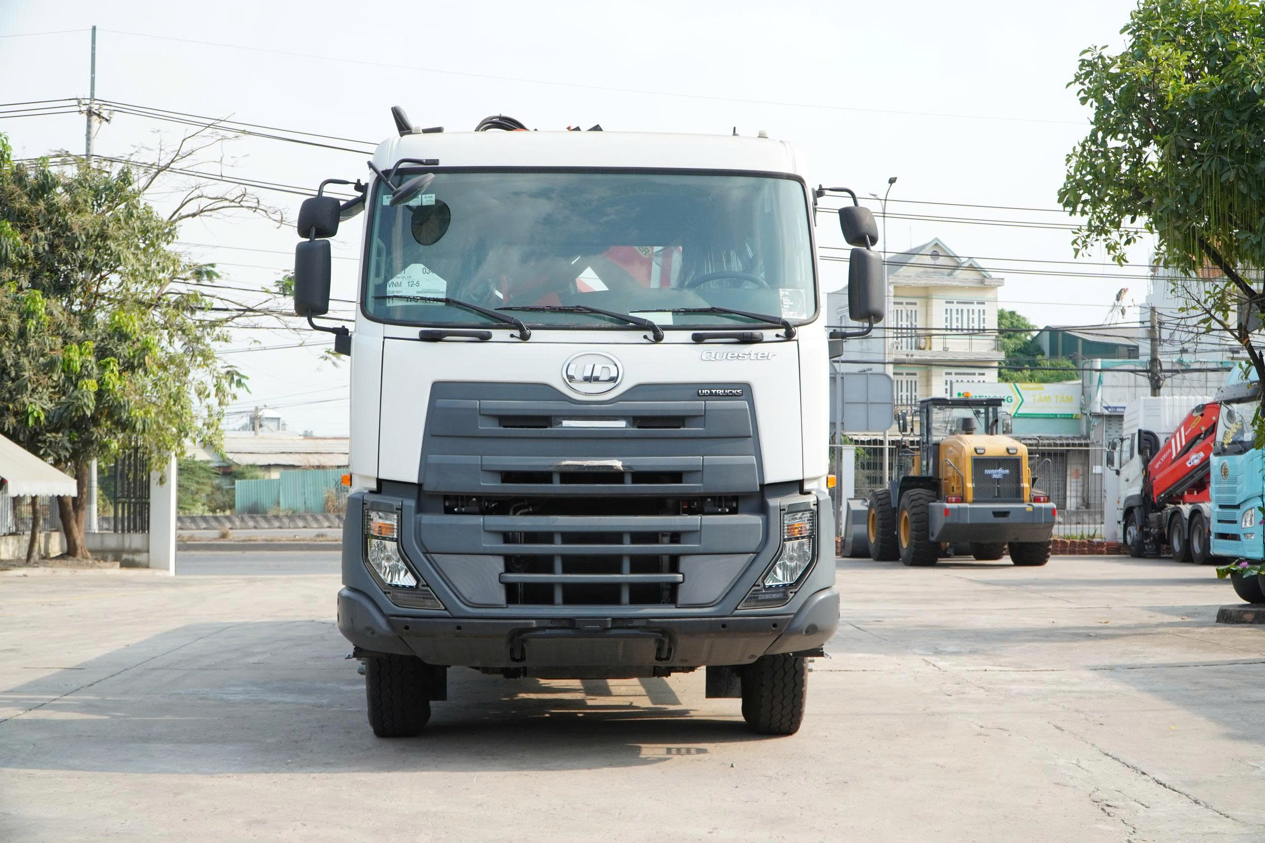 6x4 CWE 350 Sany Palfinger - http://marketing.namhangroup.com/file/udtrucks/CWE-350/Sany-Palfinger/photo/6x4_cwe_350_sany_palfinger_spk_18500_37.jpg