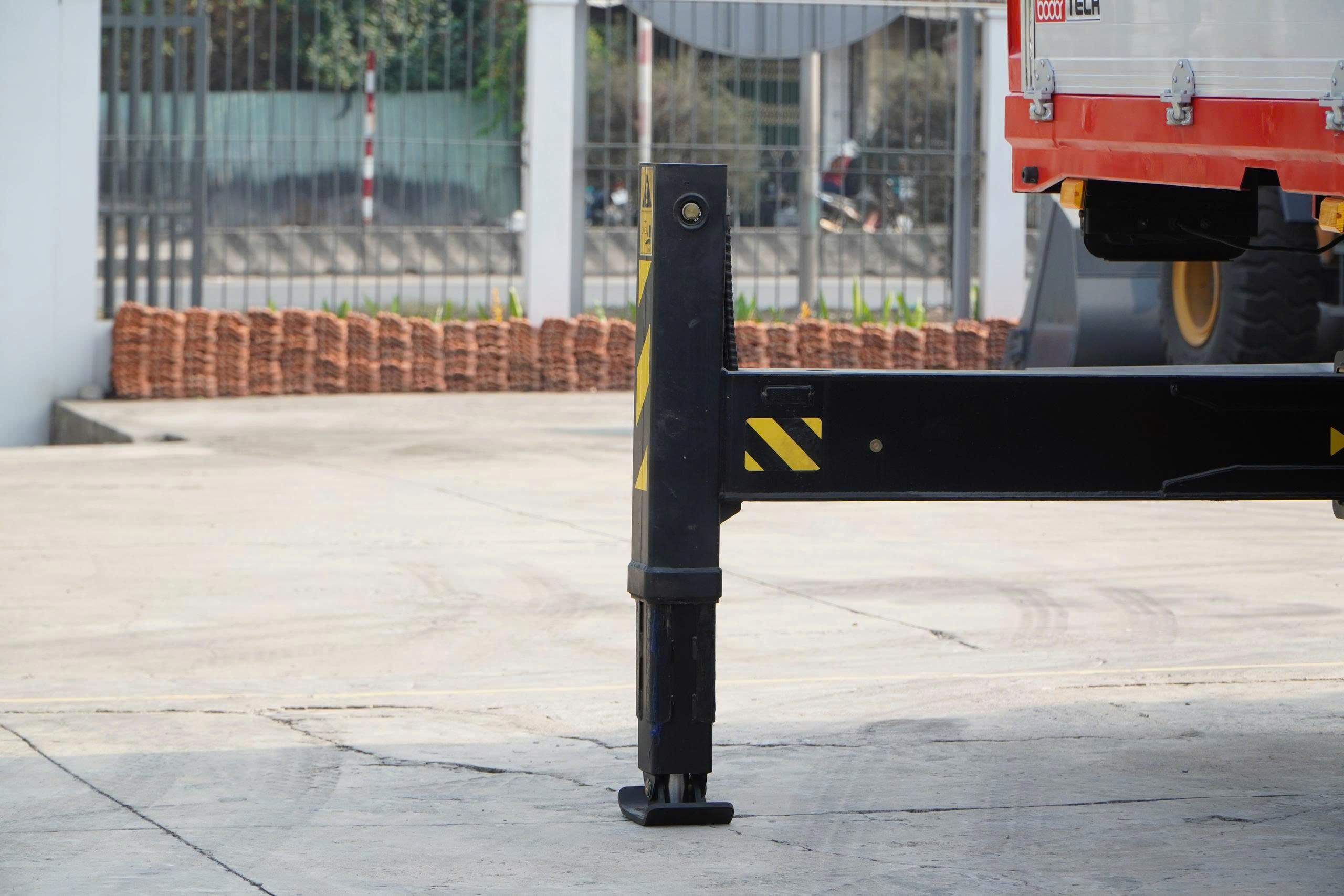 6x4 CWE 350 Sany Palfinger - http://marketing.namhangroup.com/file/udtrucks/CWE-350/Sany-Palfinger/photo/6x4_cwe_350_sany_palfinger_spk_18500_9.jpg