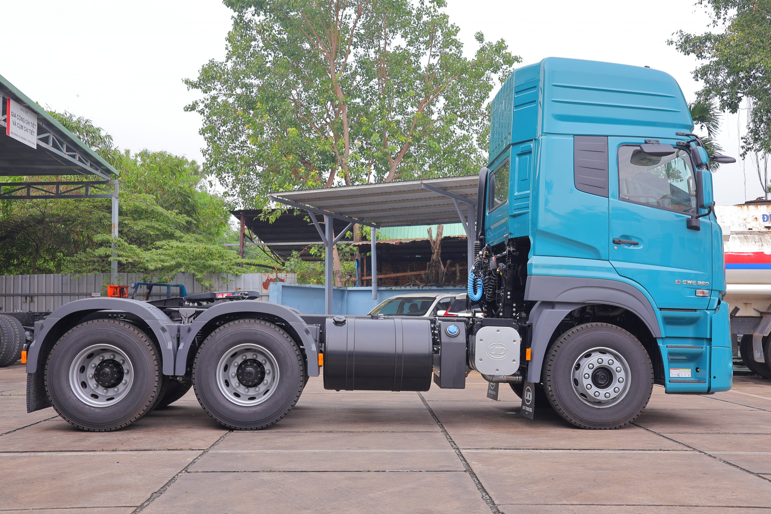 6x4 GWE 350 XXSL Green - http://marketing.namhangroup.com/file/udtrucks/GWE-350-XXSL/Green/photo/img_5298.jpg