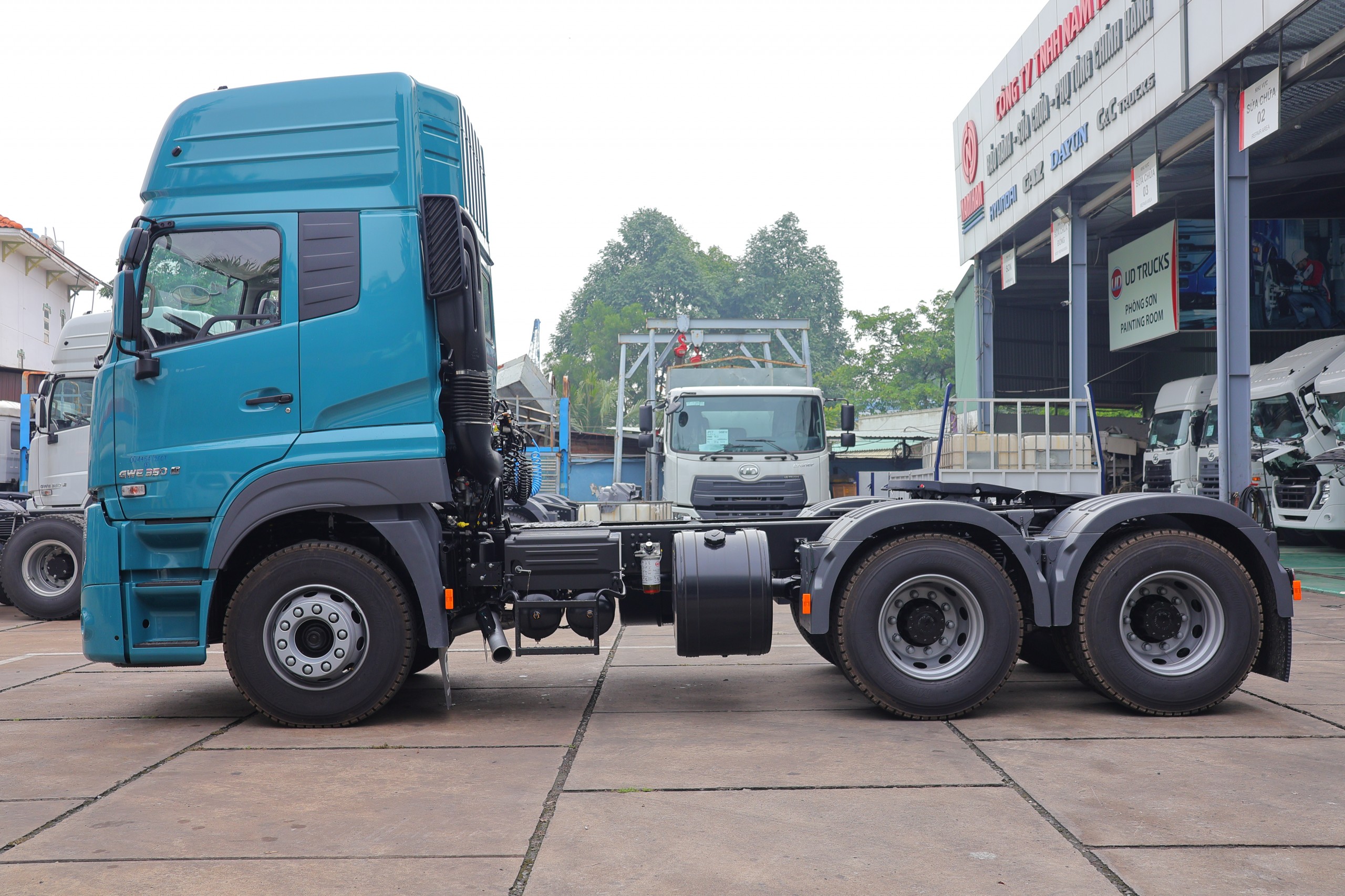 6x4 GWE 350 XXSL Green - http://marketing.namhangroup.com/file/udtrucks/GWE-350-XXSL/Green/photo/img_5309.jpg