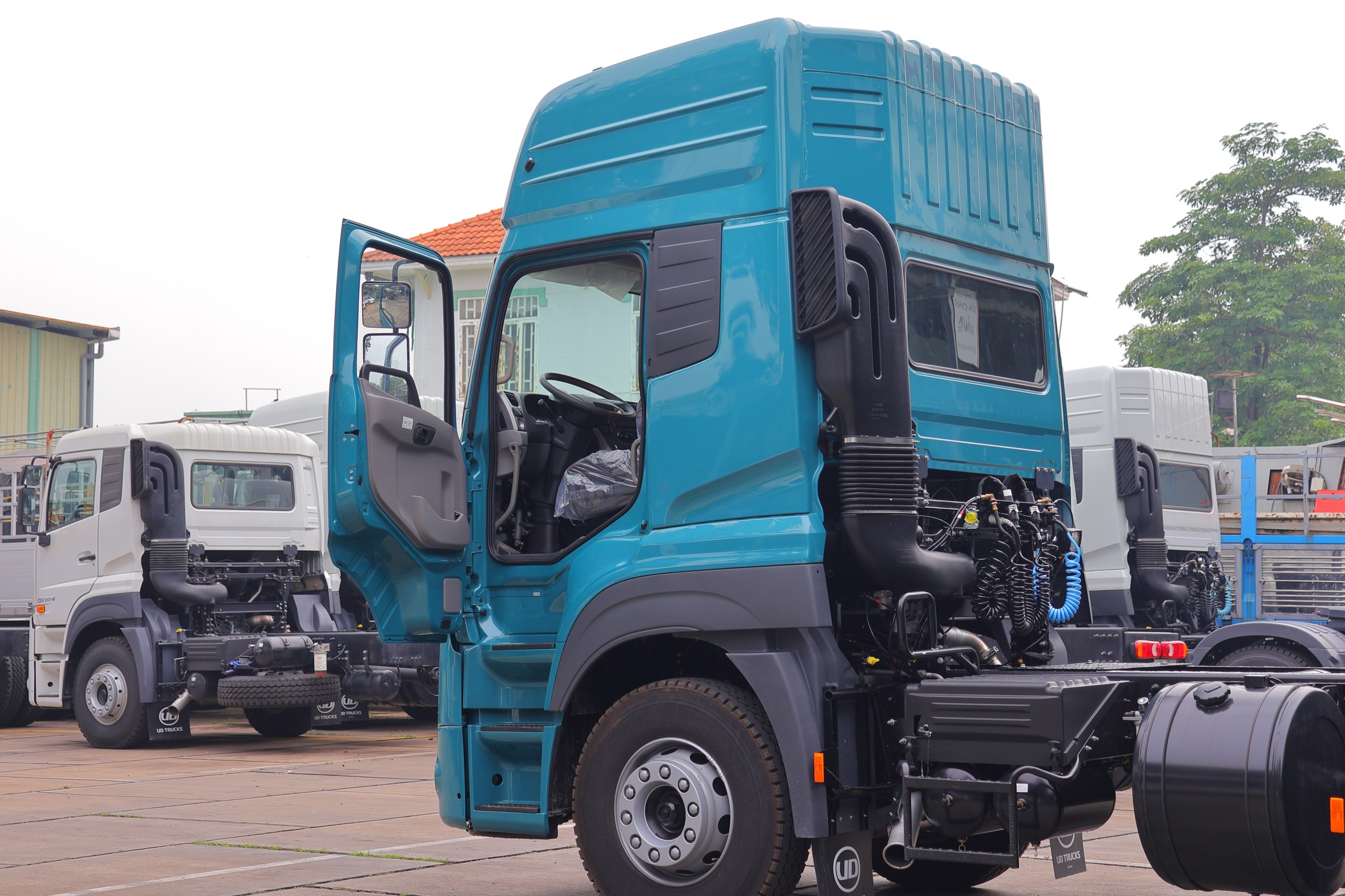6x4 GWE 350 XXSL Green - http://marketing.namhangroup.com/file/udtrucks/GWE-350-XXSL/Green/photo/img_5313.jpg