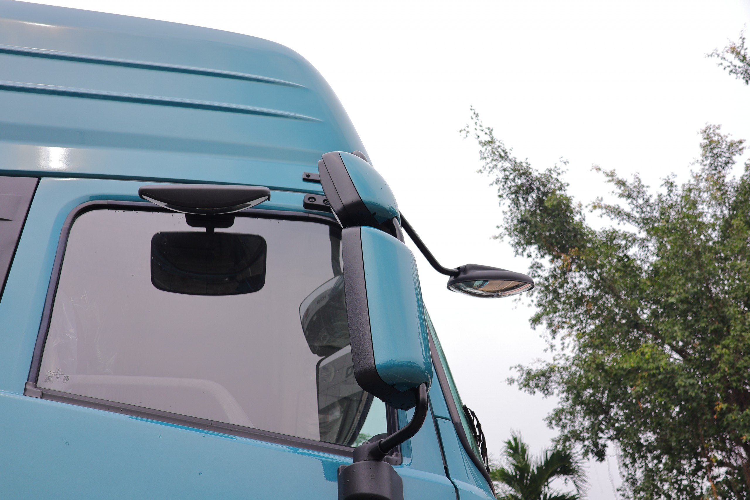 6x4 GWE 350 XXSL Green - http://marketing.namhangroup.com/file/udtrucks/GWE-350-XXSL/Green/photo/img_5316.jpg