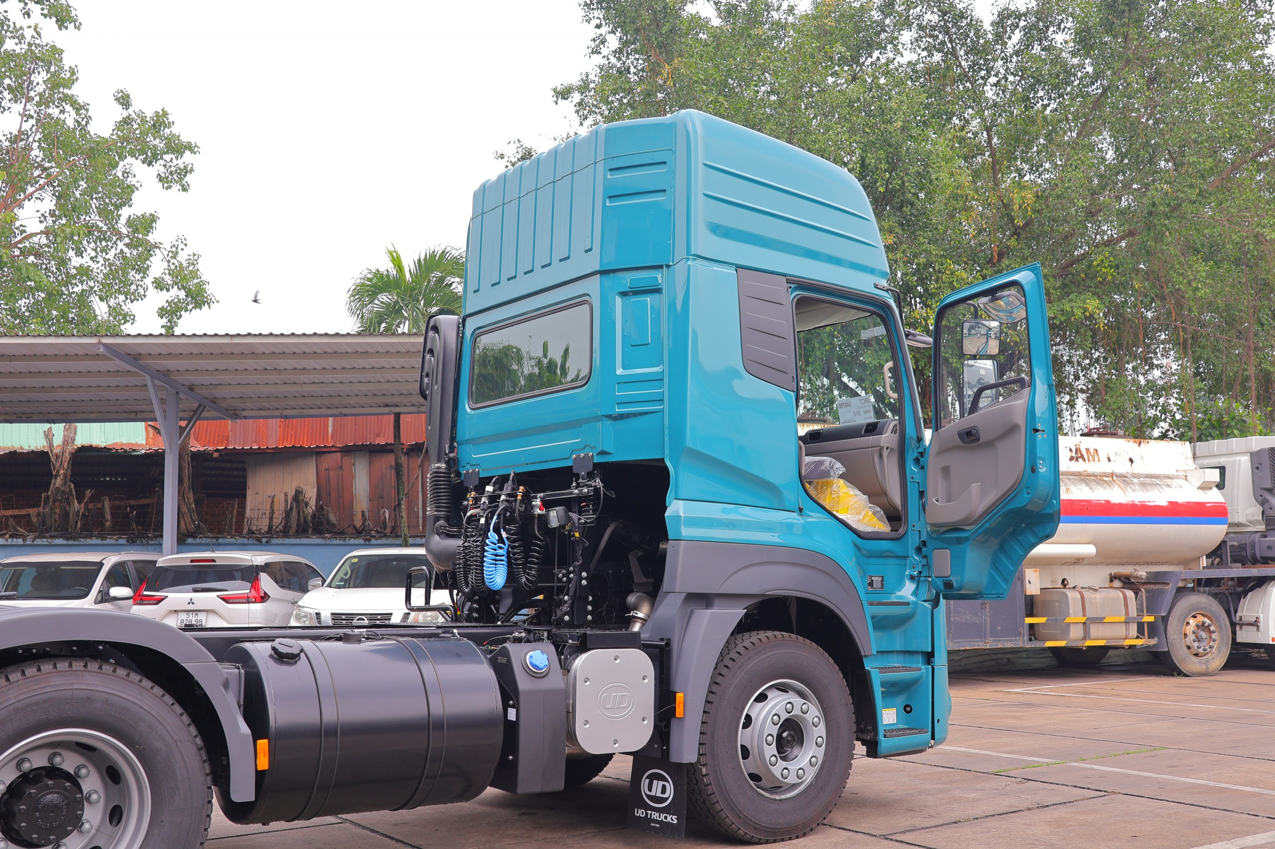 6x4 GWE 350 XXSL Green - http://marketing.namhangroup.com/file/udtrucks/GWE-350-XXSL/Green/photo/img_5318.jpg