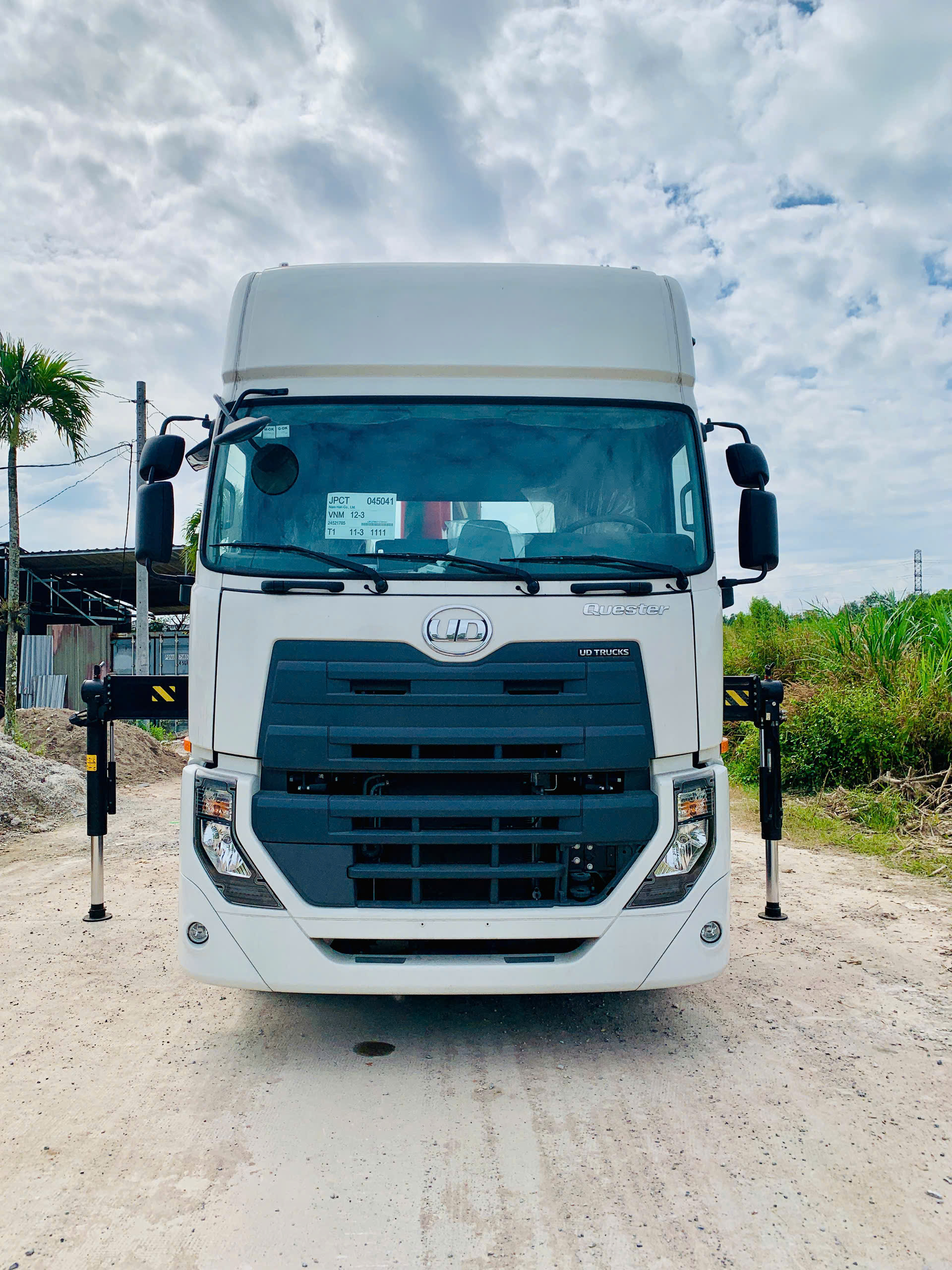 6x4 GWE 350 Sany Palfinger - http://marketing.namhangroup.com/file/udtrucks/GWE-350-XXSL/Sany-Palfinger/photo/6x4_gwe_350_xxsl_sanypalfinger_spk_23500_2.jpg