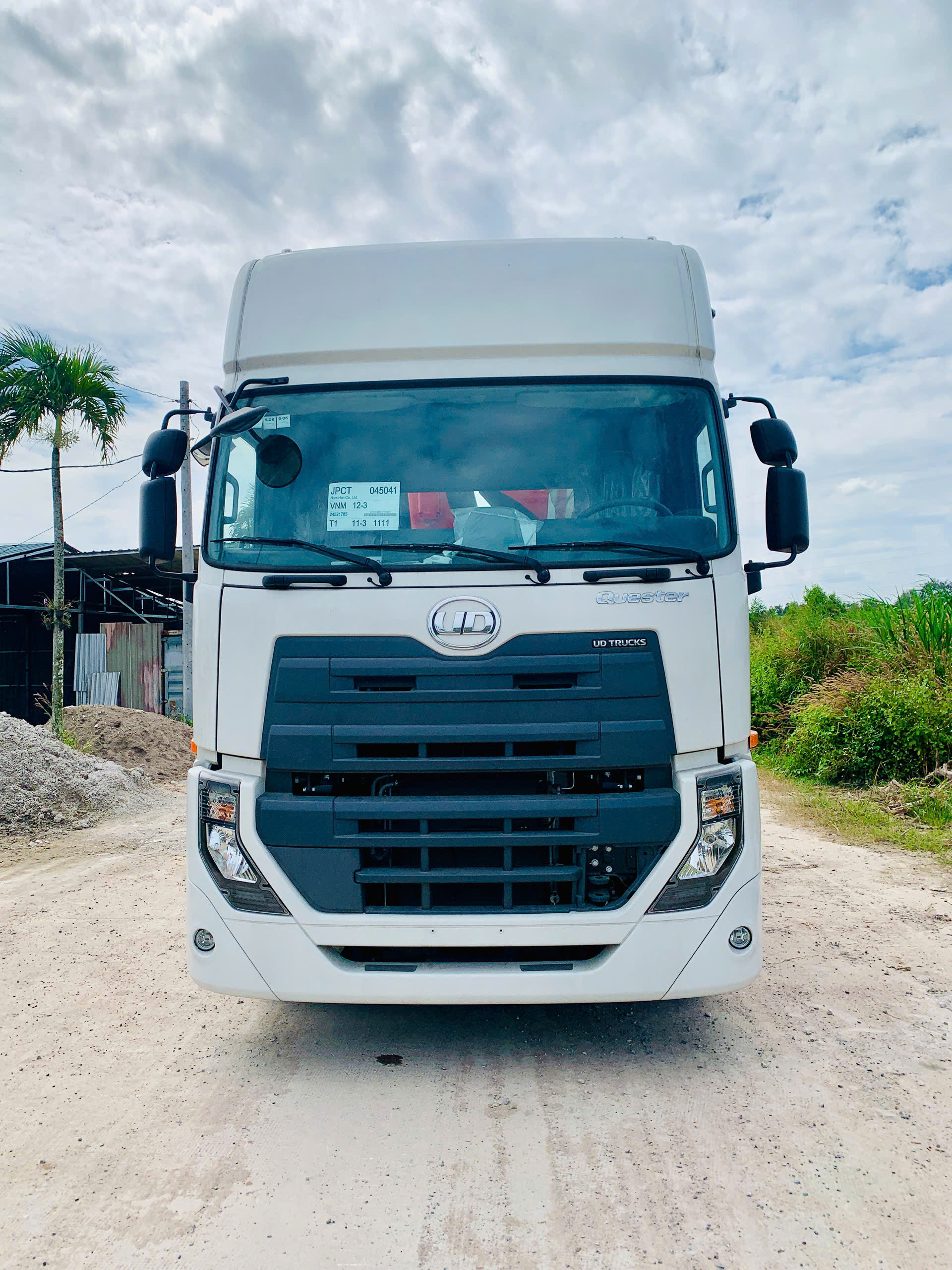 6x4 GWE 350 Sany Palfinger - http://marketing.namhangroup.com/file/udtrucks/GWE-350-XXSL/Sany-Palfinger/photo/6x4_gwe_350_xxsl_sanypalfinger_spk_23500_3.jpg