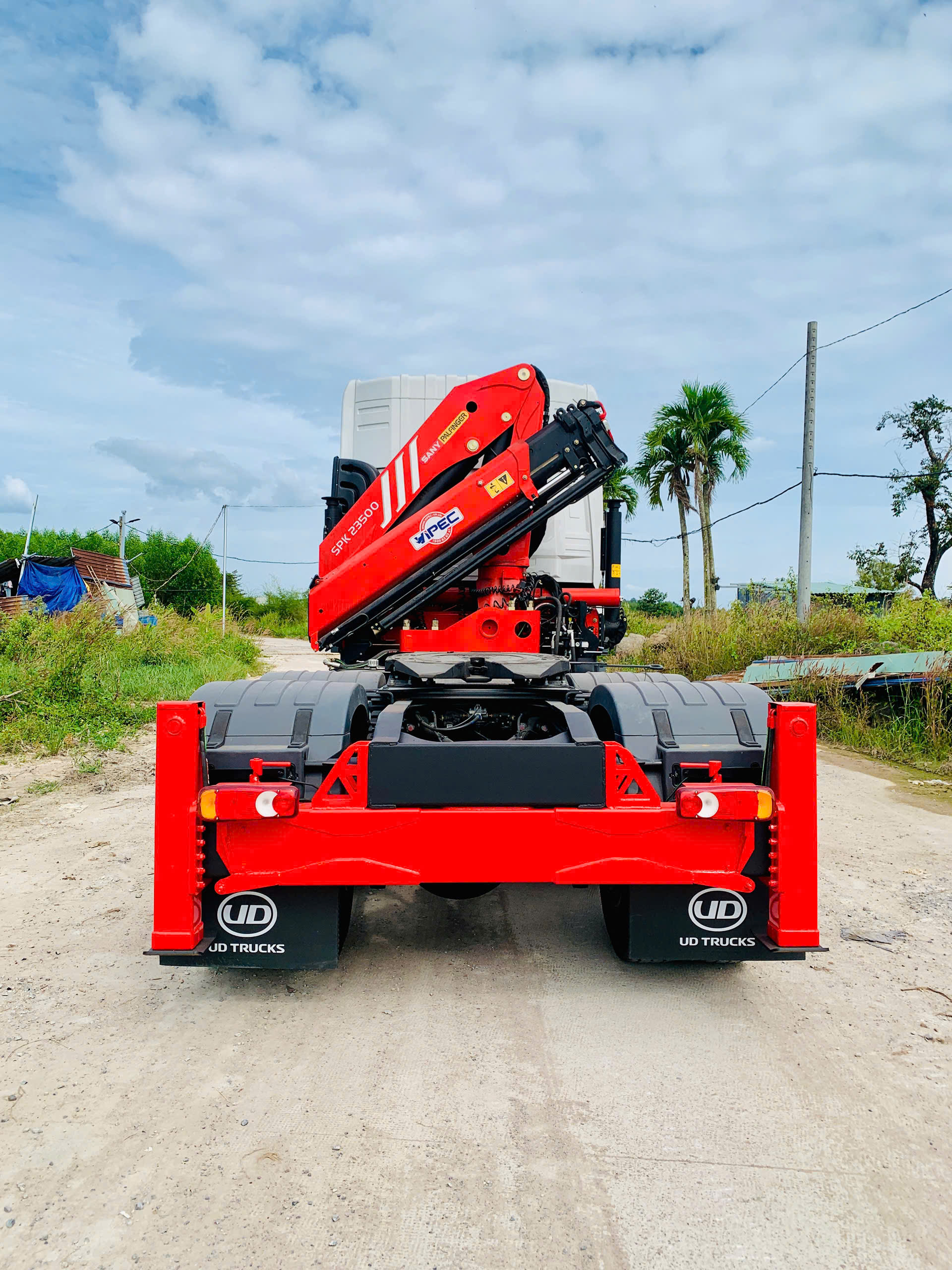 6x4 GWE 350 Sany Palfinger - http://marketing.namhangroup.com/file/udtrucks/GWE-350-XXSL/Sany-Palfinger/photo/6x4_gwe_350_xxsl_sanypalfinger_spk_23500_4.jpg
