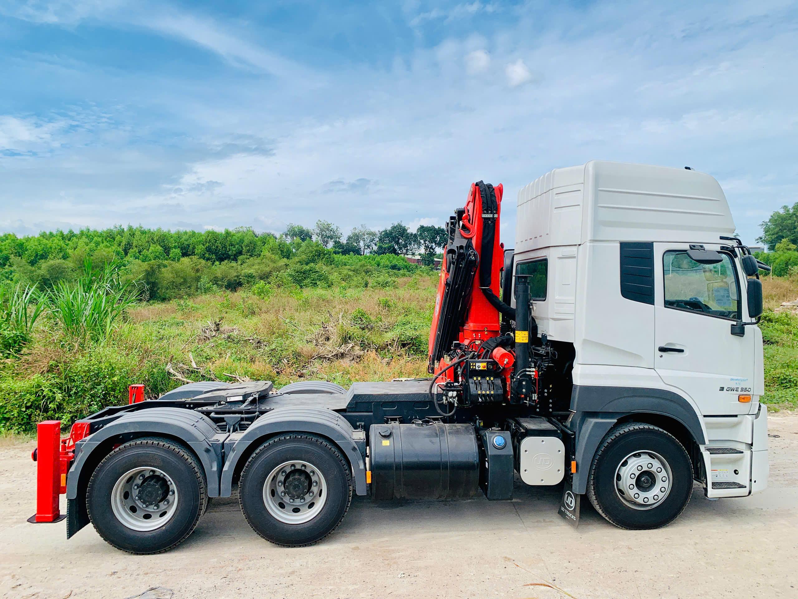 6x4 GWE 350 Sany Palfinger - http://marketing.namhangroup.com/file/udtrucks/GWE-350-XXSL/Sany-Palfinger/photo/6x4_gwe_350_xxsl_sanypalfinger_spk_23500_5.jpg
