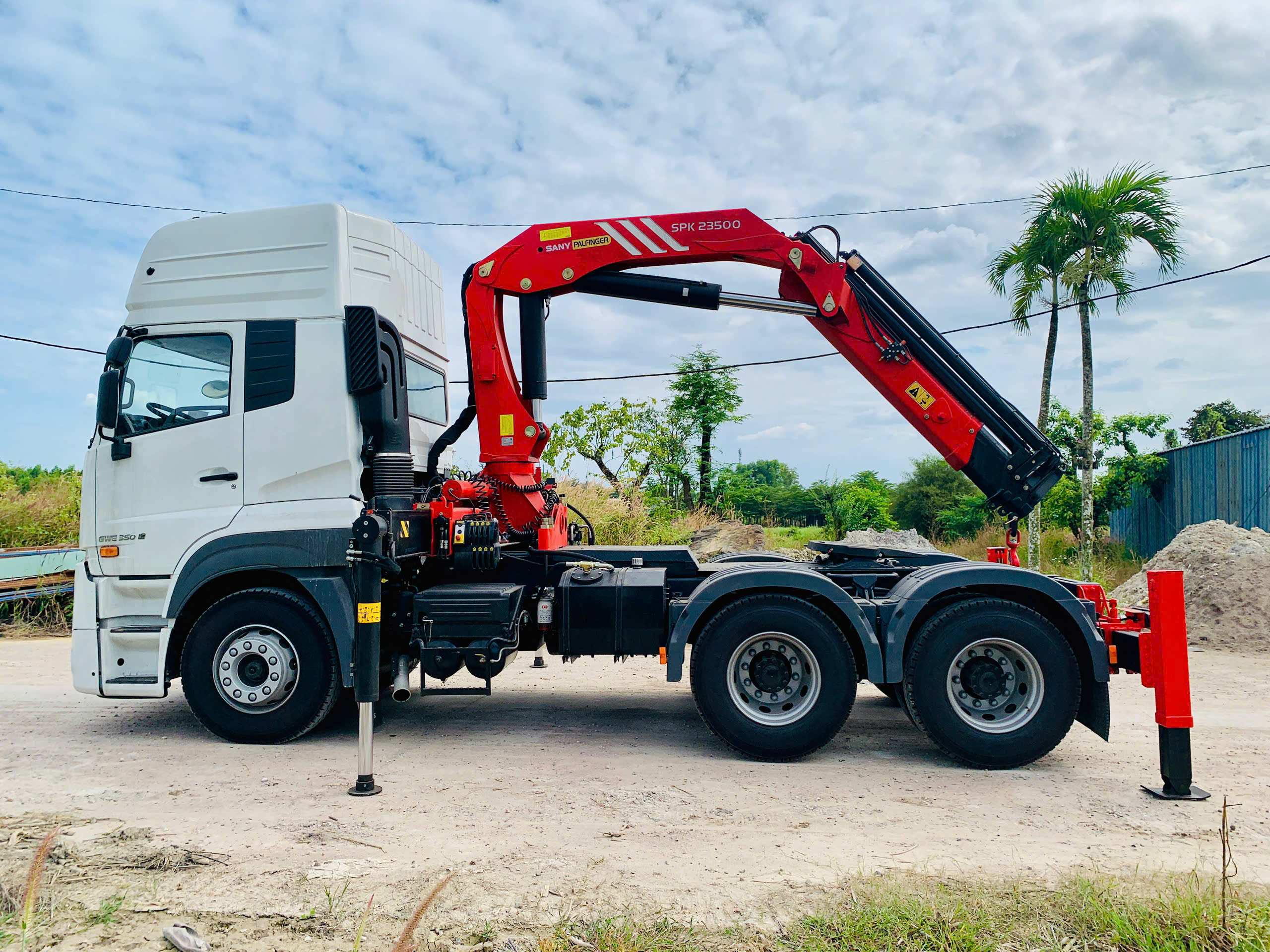 Đầu kéo 6x4 GWE 350 Sany Palfinger