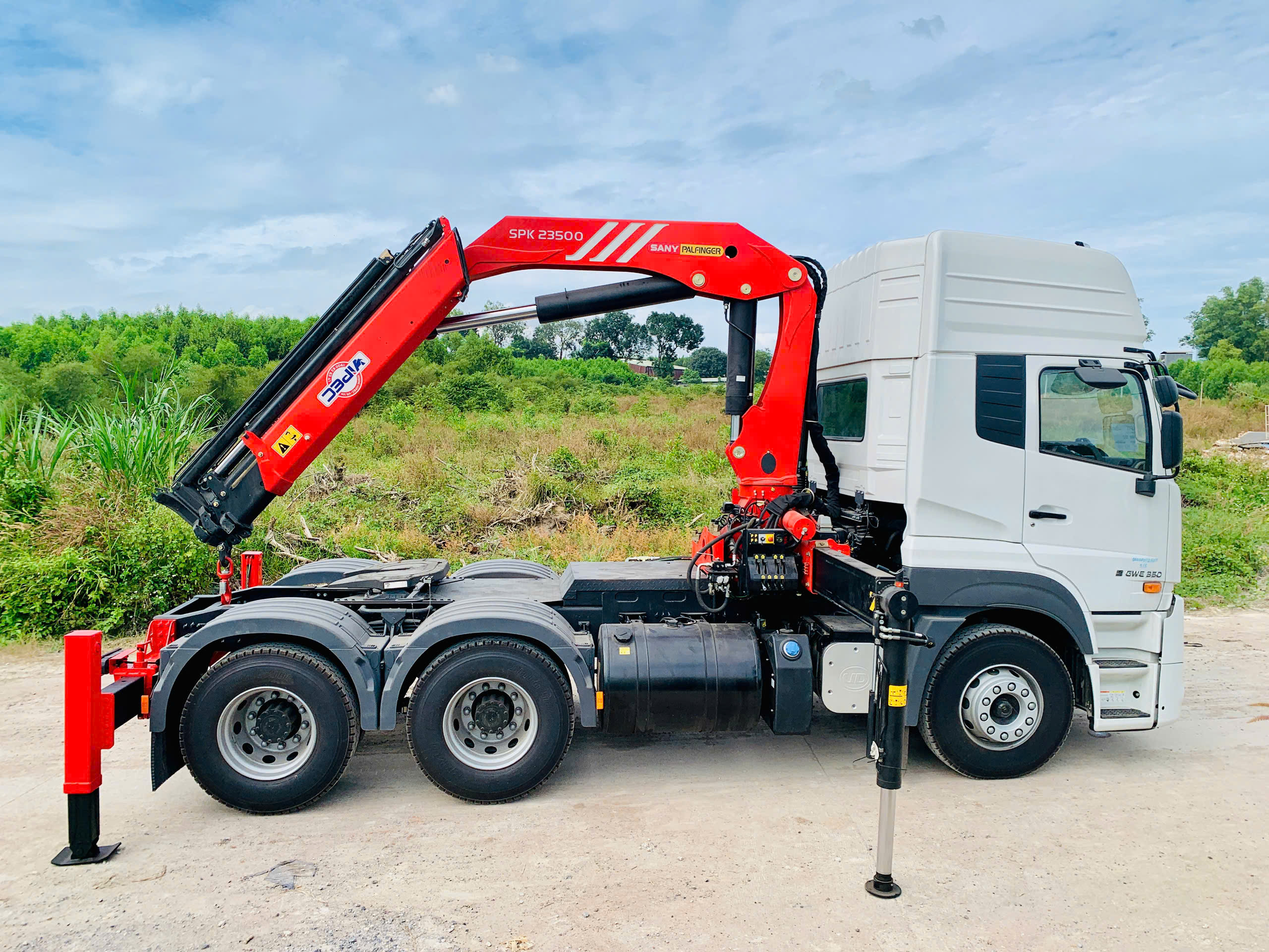 6x4 GWE 350 Sany Palfinger - http://marketing.namhangroup.com/file/udtrucks/GWE-350-XXSL/Sany-Palfinger/photo/6x4_gwe_350_xxsl_sanypalfinger_spk_23500_7.jpg