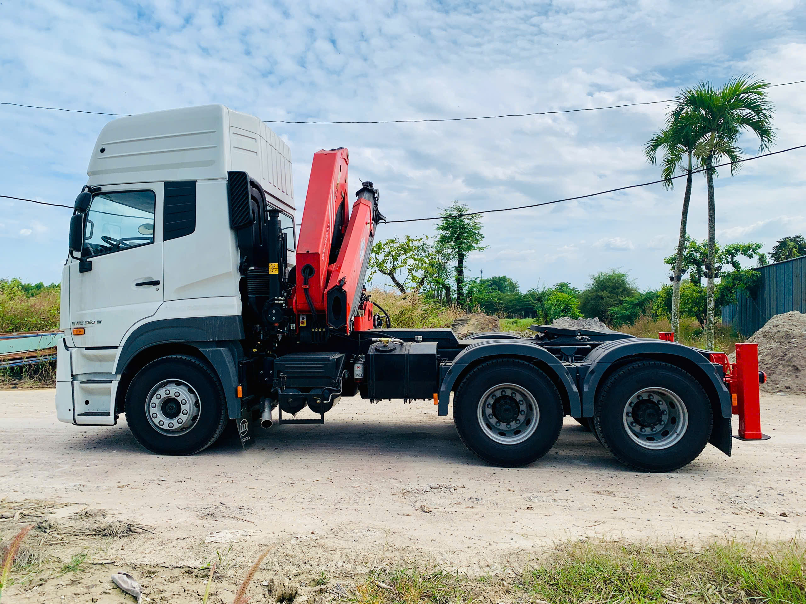 6x4 GWE 350 Sany Palfinger - http://marketing.namhangroup.com/file/udtrucks/GWE-350-XXSL/Sany-Palfinger/photo/6x4_gwe_350_xxsl_sanypalfinger_spk_23500_8.jpg