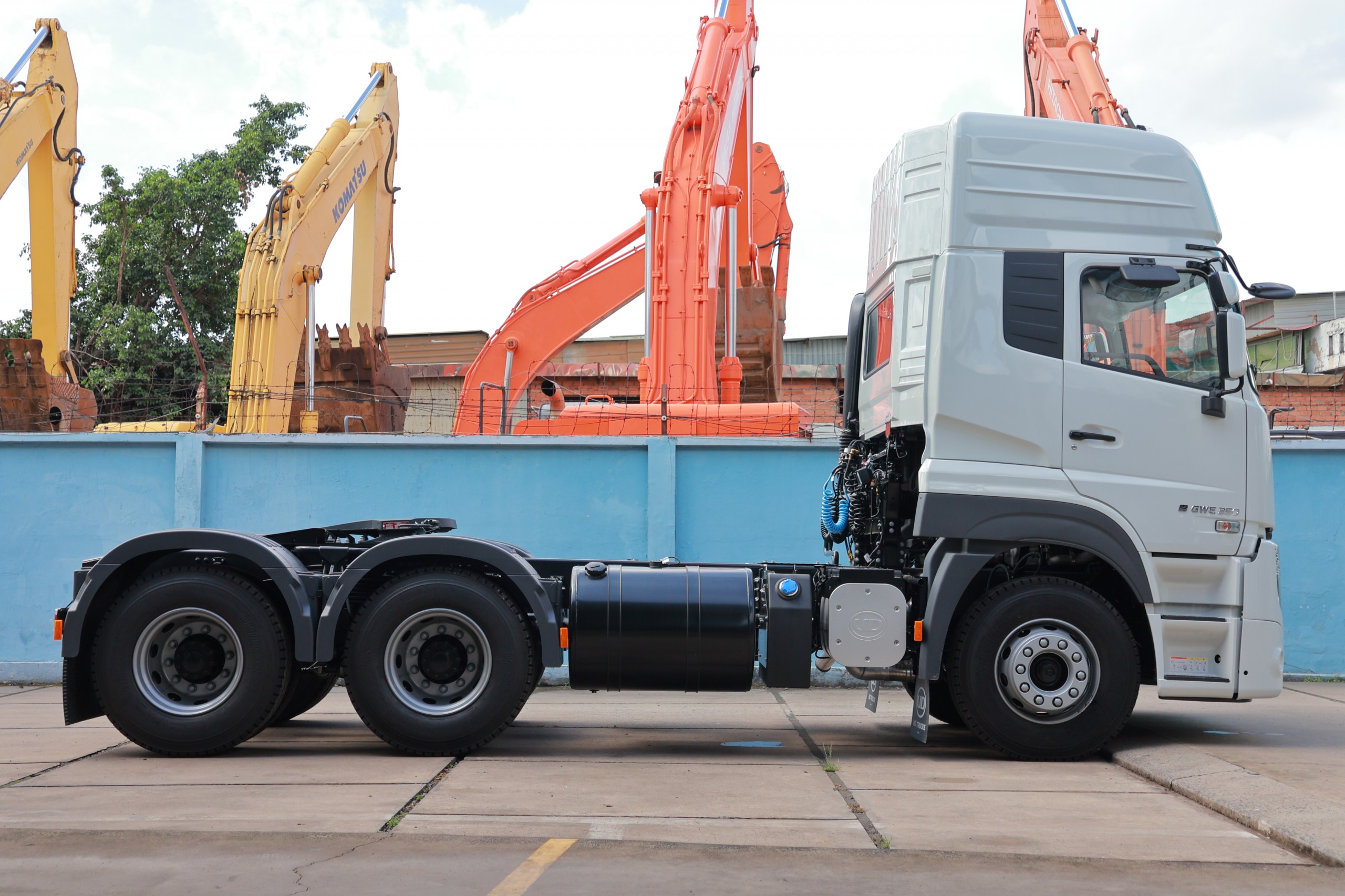 Đầu kéo 6x4 GWE 350 XXSL 2026 - http://marketing.namhangroup.com/file/udtrucks/GWE-350-XXSL/ver-2026/photo/img_5124.jpg