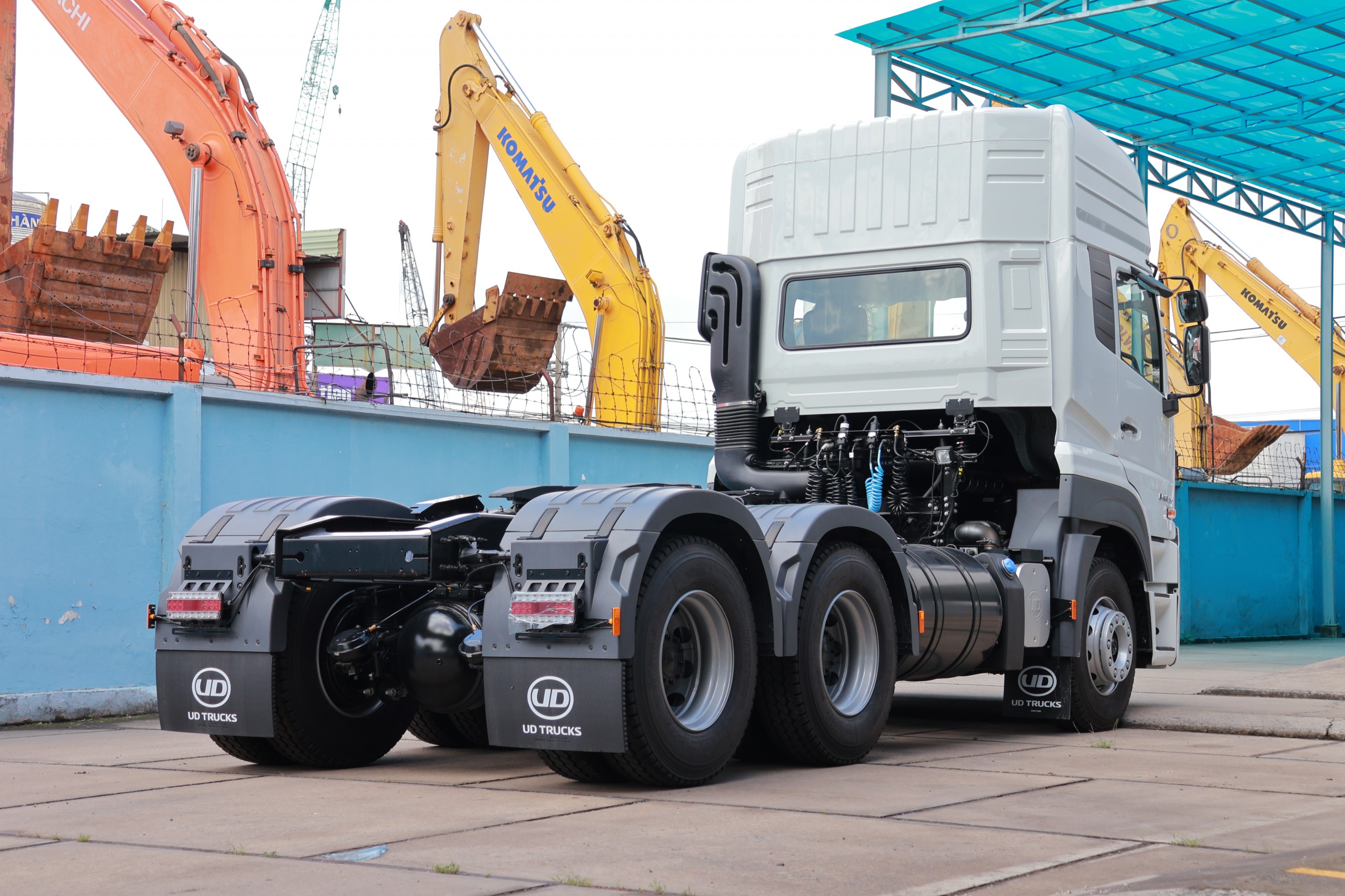 Đầu kéo 6x4 GWE 350 XXSL 2026 - http://marketing.namhangroup.com/file/udtrucks/GWE-350-XXSL/ver-2026/photo/img_5127.jpg