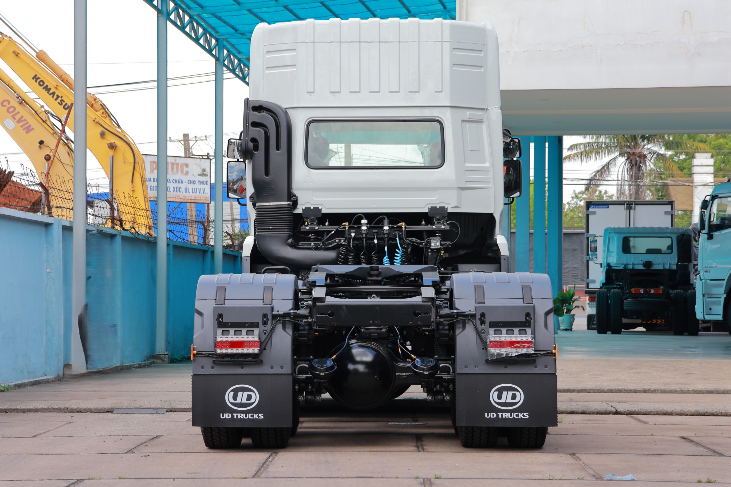 Đầu kéo 6x4 GWE 350 XXSL 2026 - http://marketing.namhangroup.com/file/udtrucks/GWE-350-XXSL/ver-2026/photo/img_5131.jpg