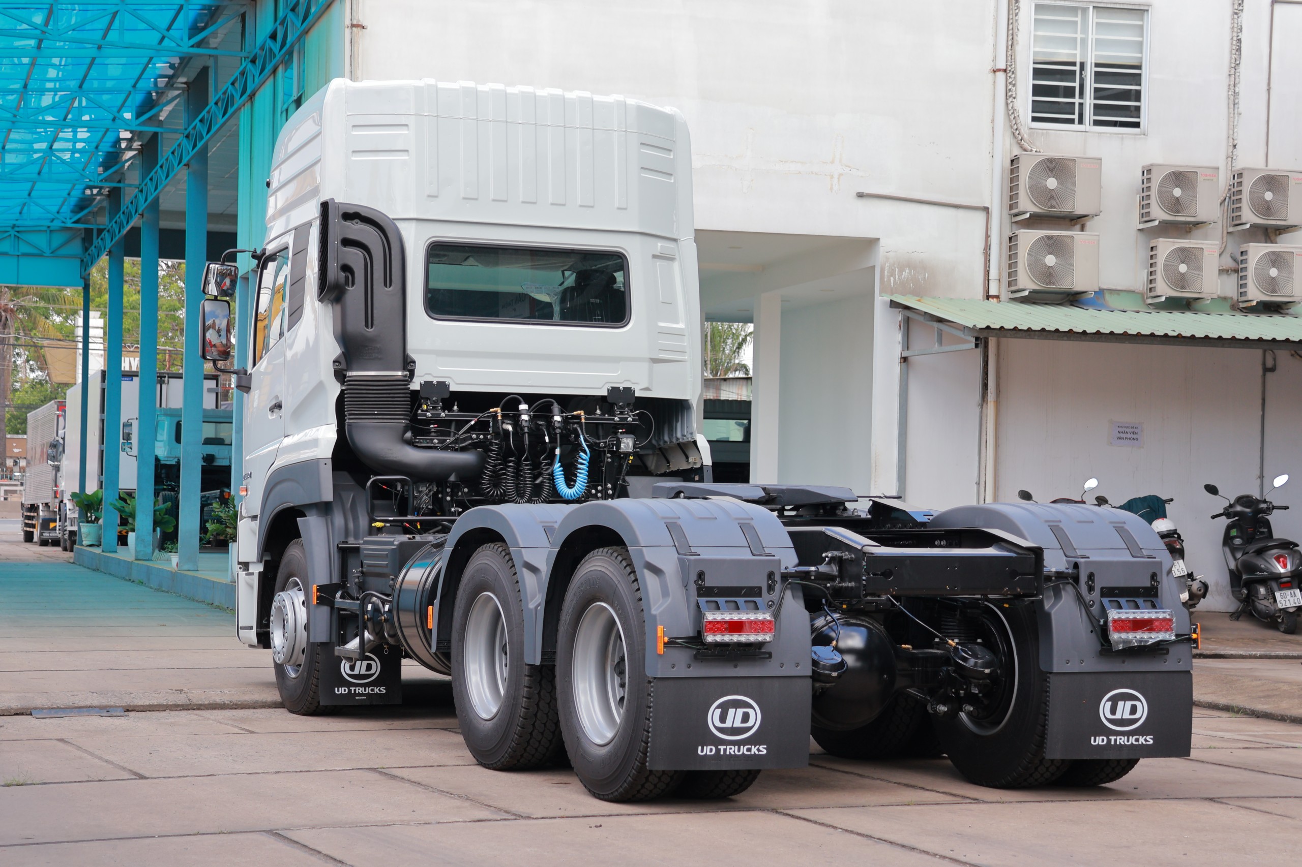 Đầu kéo 6x4 GWE 350 XXSL 2026 - http://marketing.namhangroup.com/file/udtrucks/GWE-350-XXSL/ver-2026/photo/img_5132.jpg