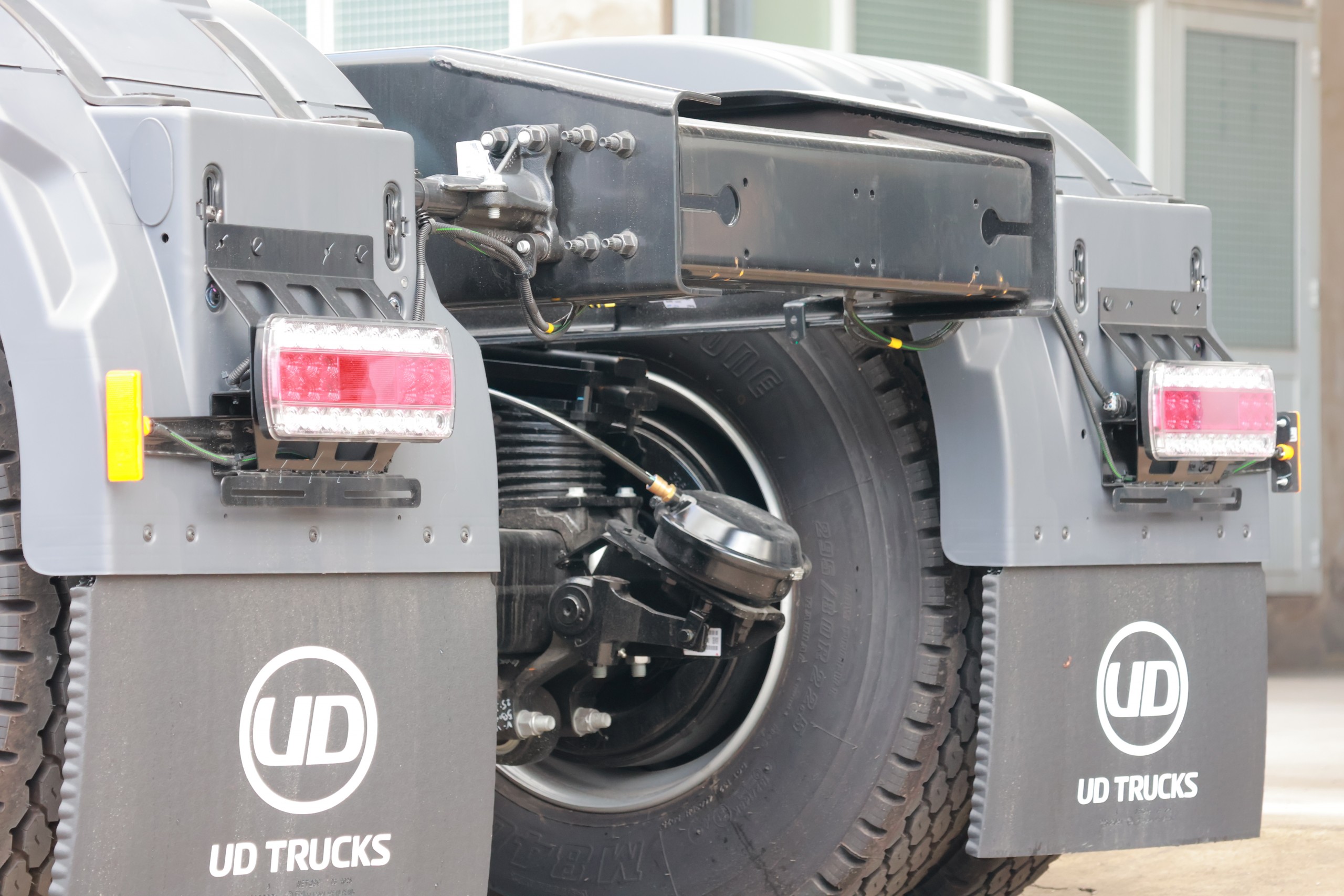 Đầu kéo 6x4 GWE 350 XXSL 2026 - http://marketing.namhangroup.com/file/udtrucks/GWE-350-XXSL/ver-2026/photo/img_5137.jpg