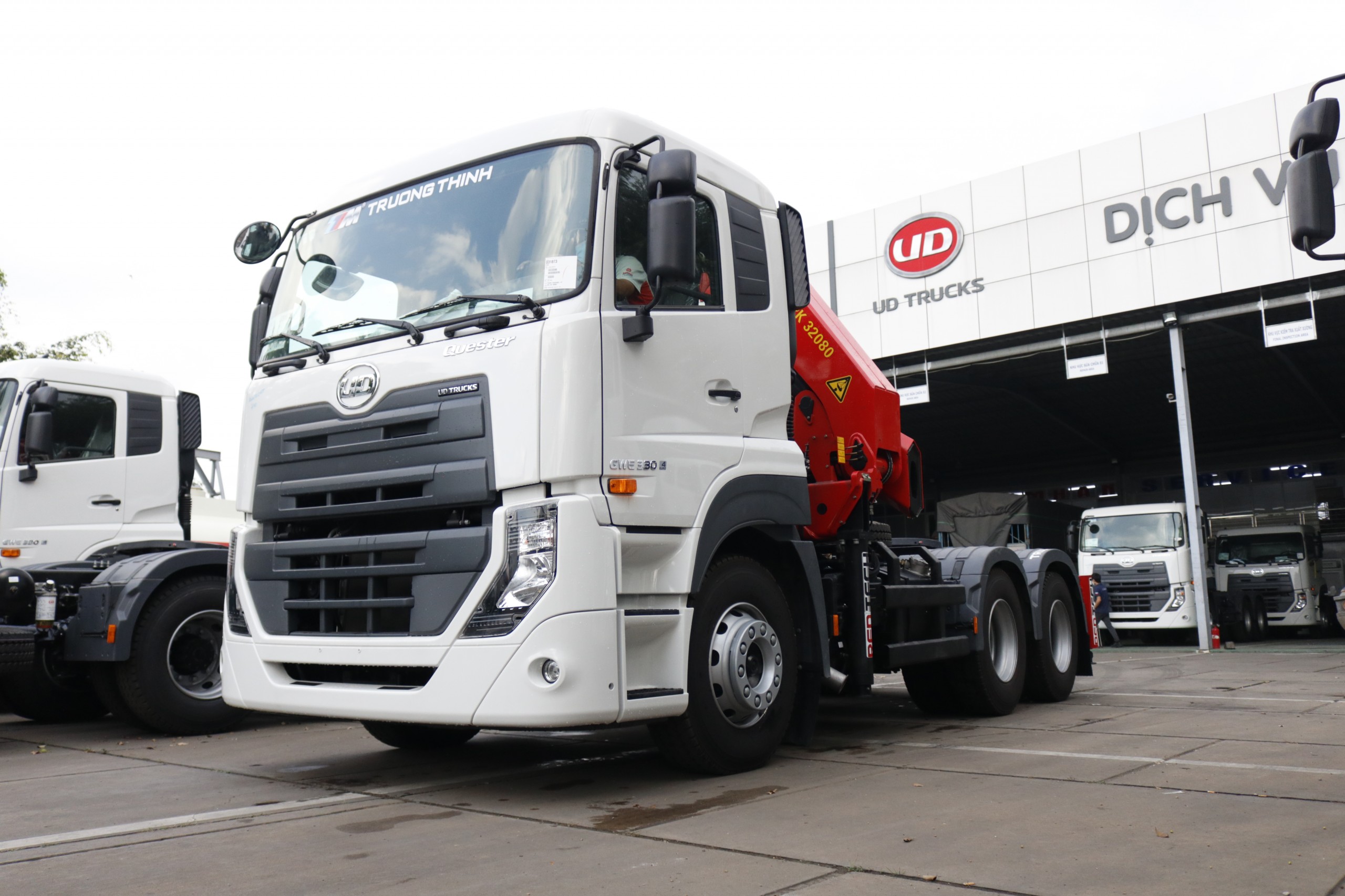 Đầu kéo 6x4 GWE 350 Palfinger