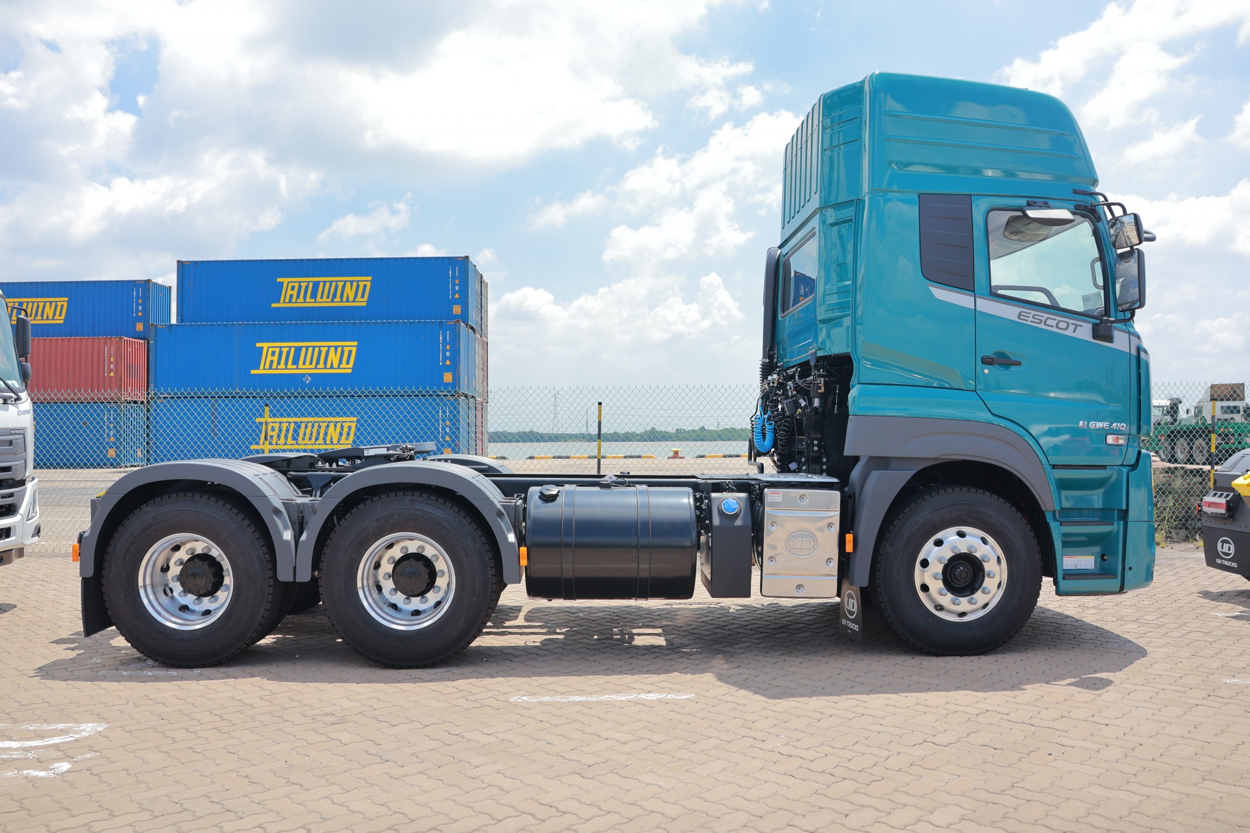 Đầu kéo GWE 410 XXSL Green - http://marketing.namhangroup.com/file/udtrucks/GWE-410-XXSL/v2026-green/photo/img_6118.jpg
