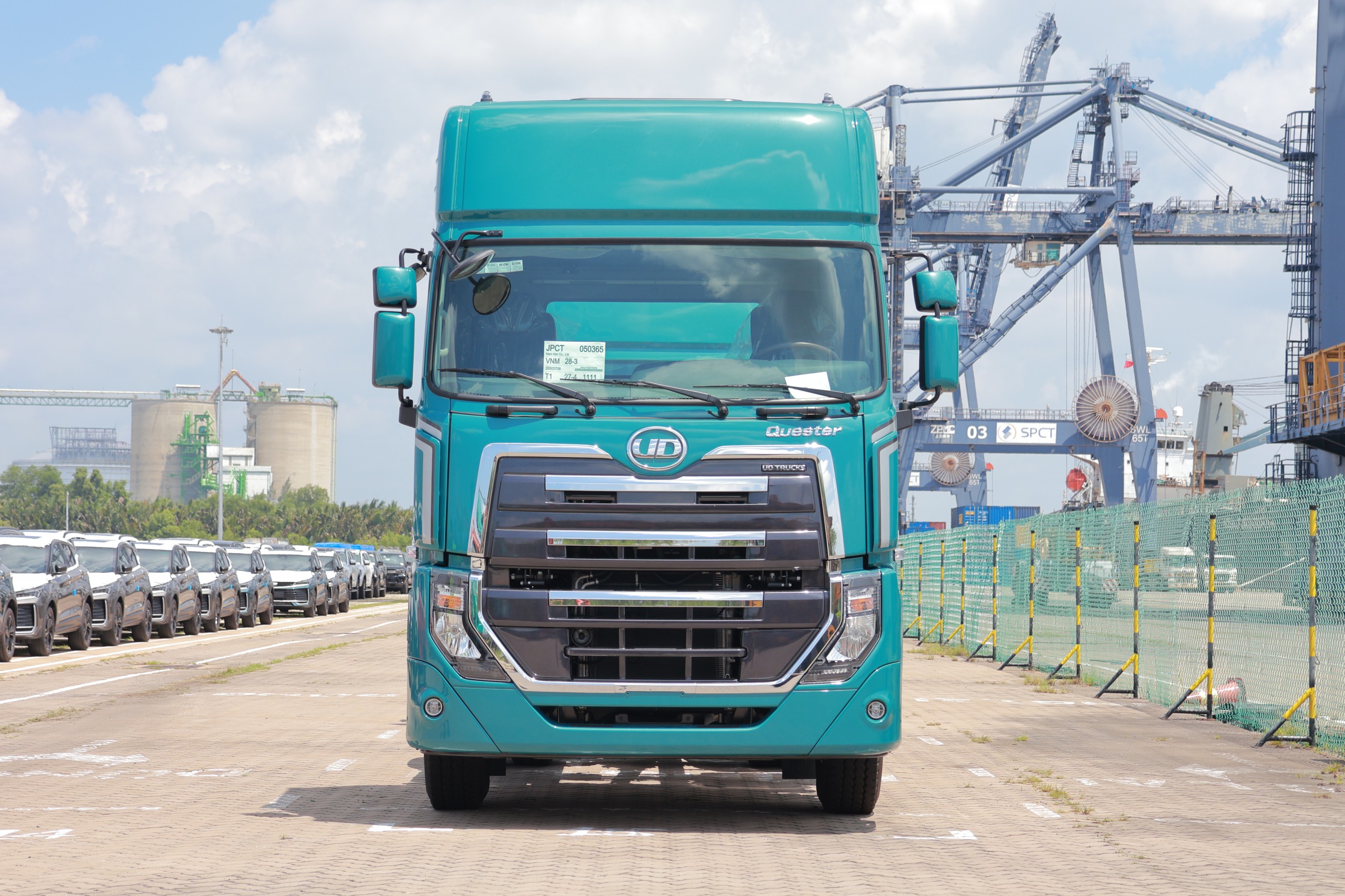 Đầu kéo GWE 410 XXSL Green - http://marketing.namhangroup.com/file/udtrucks/GWE-410-XXSL/v2026-green/photo/img_6120.jpg