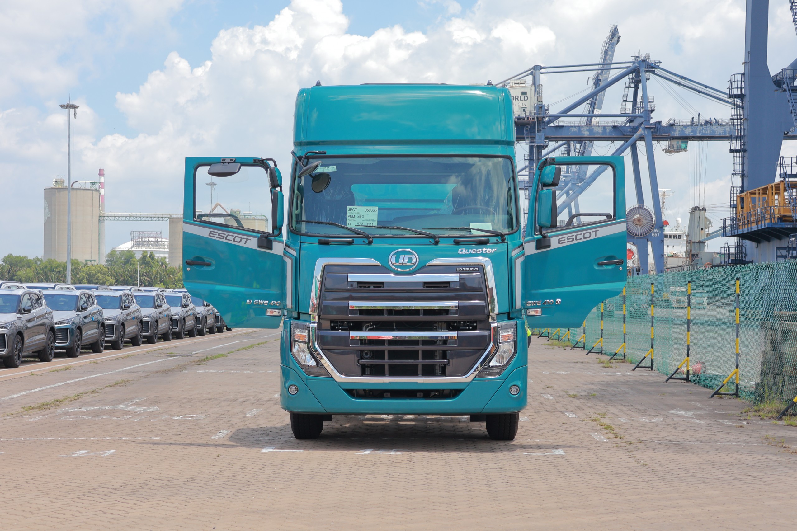 Đầu kéo GWE 410 XXSL Green - http://marketing.namhangroup.com/file/udtrucks/GWE-410-XXSL/v2026-green/photo/img_6150.jpg