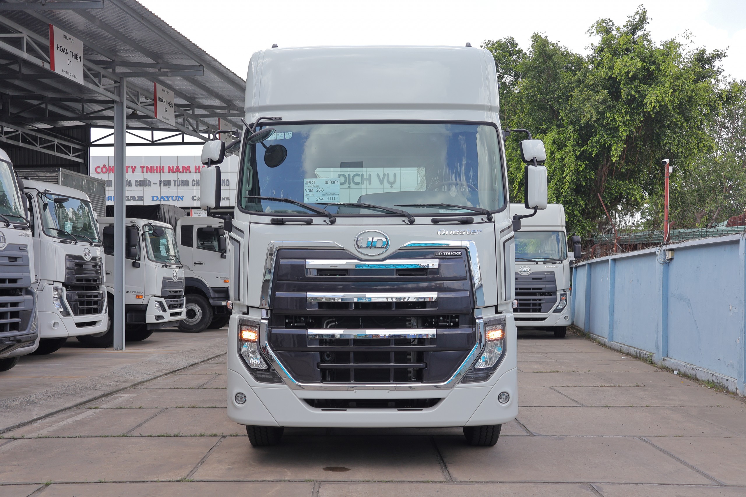 6x4 GWE 410 XXSL 2026 - http://marketing.namhangroup.com/file/udtrucks/GWE-410-XXSL/v2026/photo/gwe_410_xxsl_2026.jpg