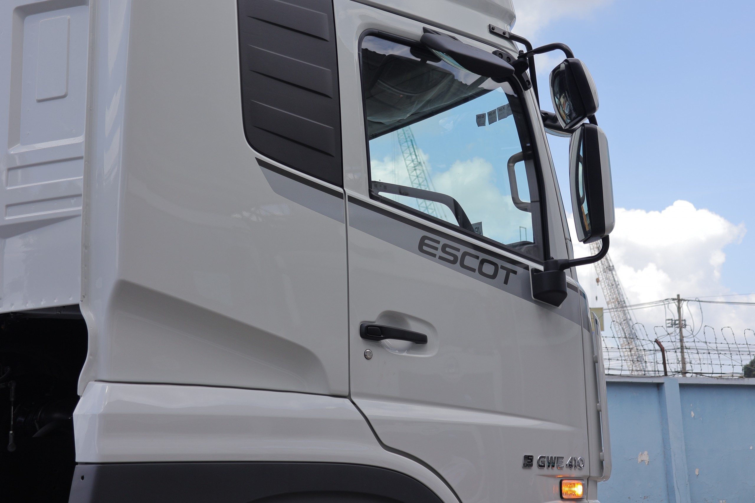 6x4 GWE 410 XXSL 2026 - http://marketing.namhangroup.com/file/udtrucks/GWE-410-XXSL/v2026/photo/gwe_410_xxsl_2026_11.jpg