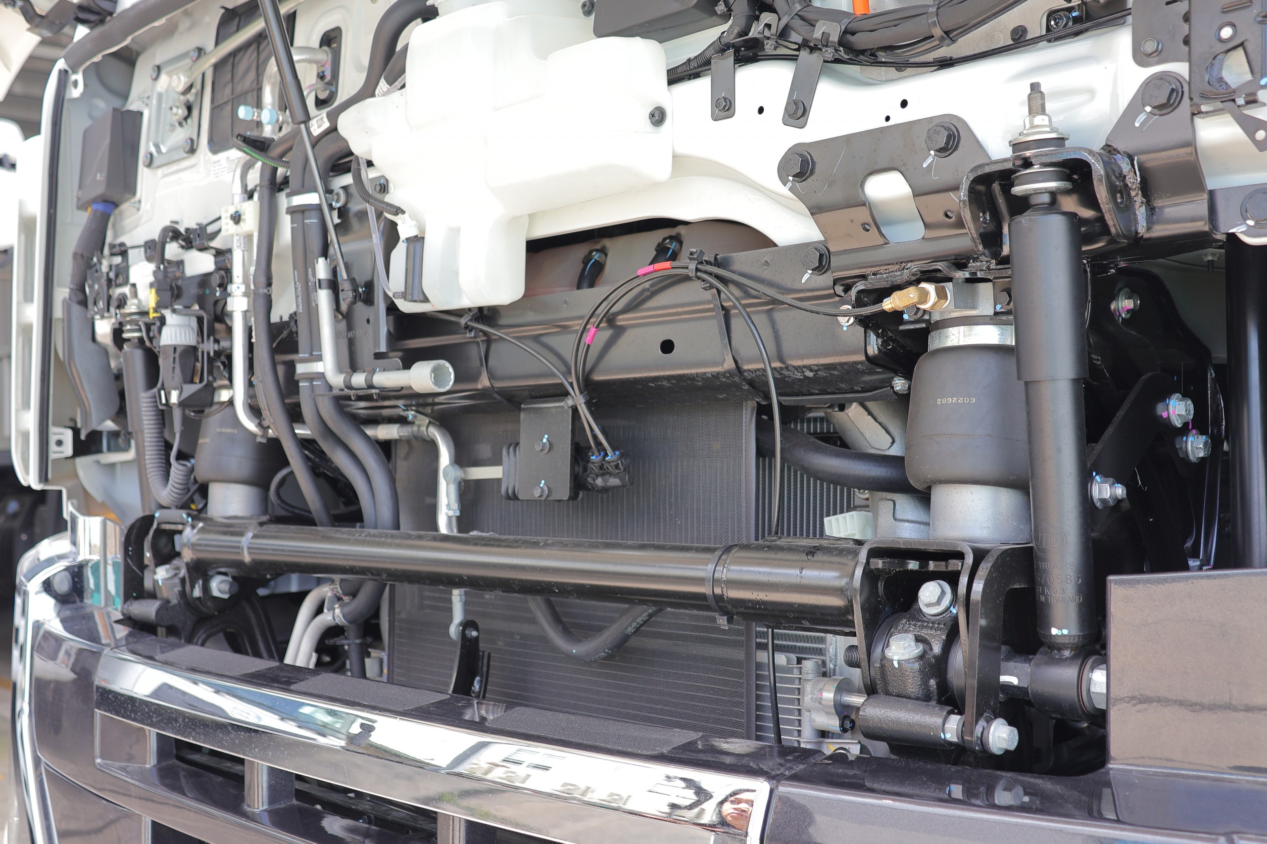 6x4 GWE 410 XXSL 2026 - http://marketing.namhangroup.com/file/udtrucks/GWE-410-XXSL/v2026/photo/gwe_410_xxsl_2026_12.jpg