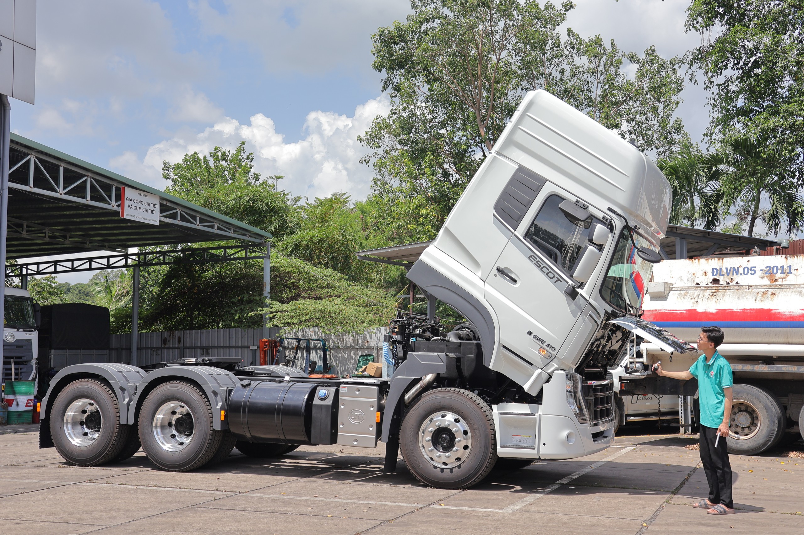 6x4 GWE 410 XXSL 2026 - http://marketing.namhangroup.com/file/udtrucks/GWE-410-XXSL/v2026/photo/gwe_410_xxsl_2026_16.jpg