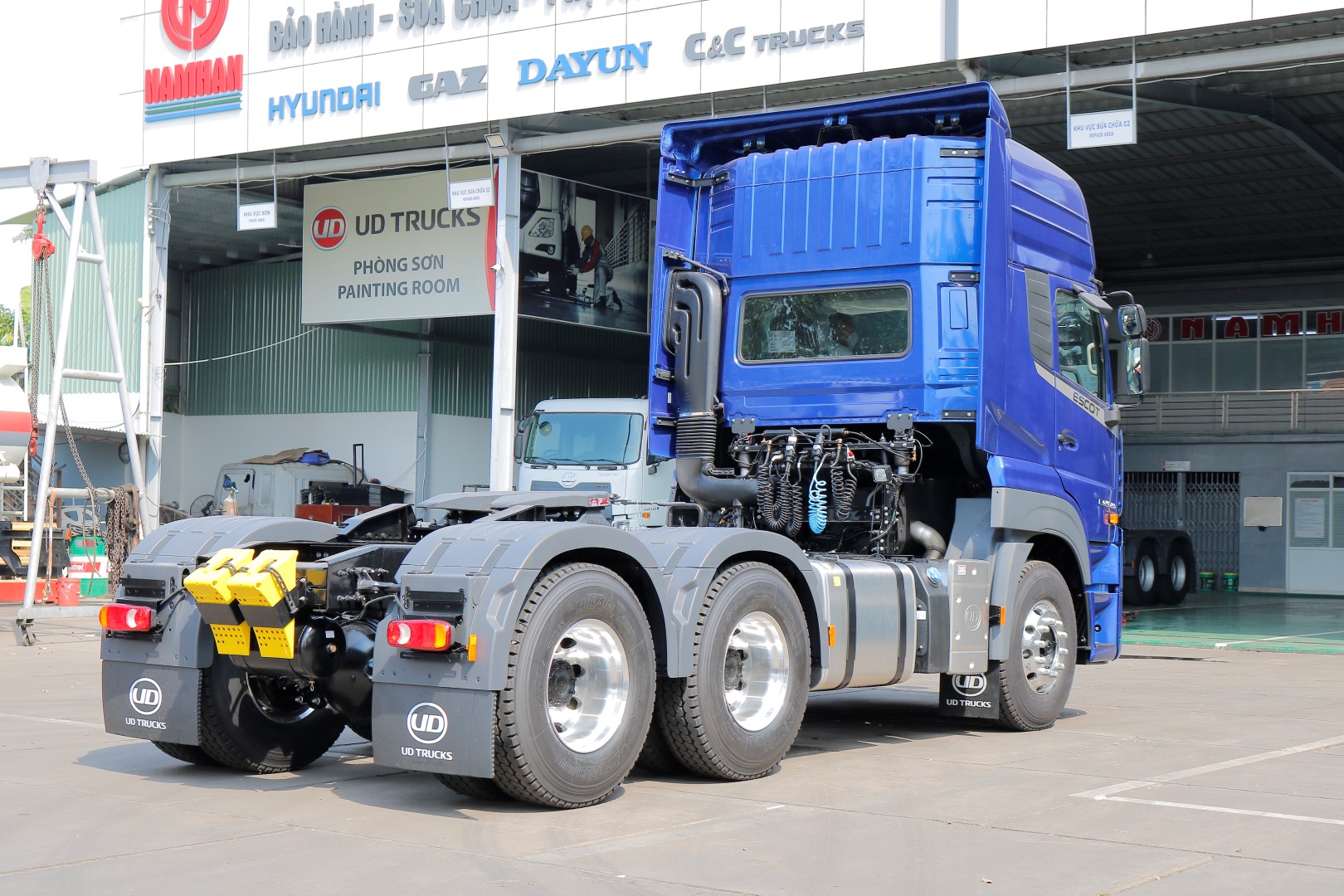 Đầu Kéo 6x4 GWE 460 - http://marketing.namhangroup.com/file/udtrucks/GWE-460/v2022/photo/_MG_2860_Large_.jpg
