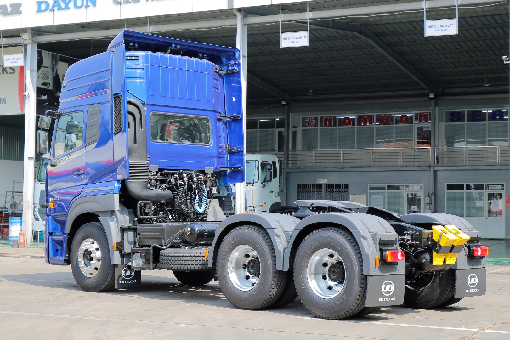 Đầu Kéo 6x4 GWE 460 - http://marketing.namhangroup.com/file/udtrucks/GWE-460/v2022/photo/_MG_2882_Large_.jpg