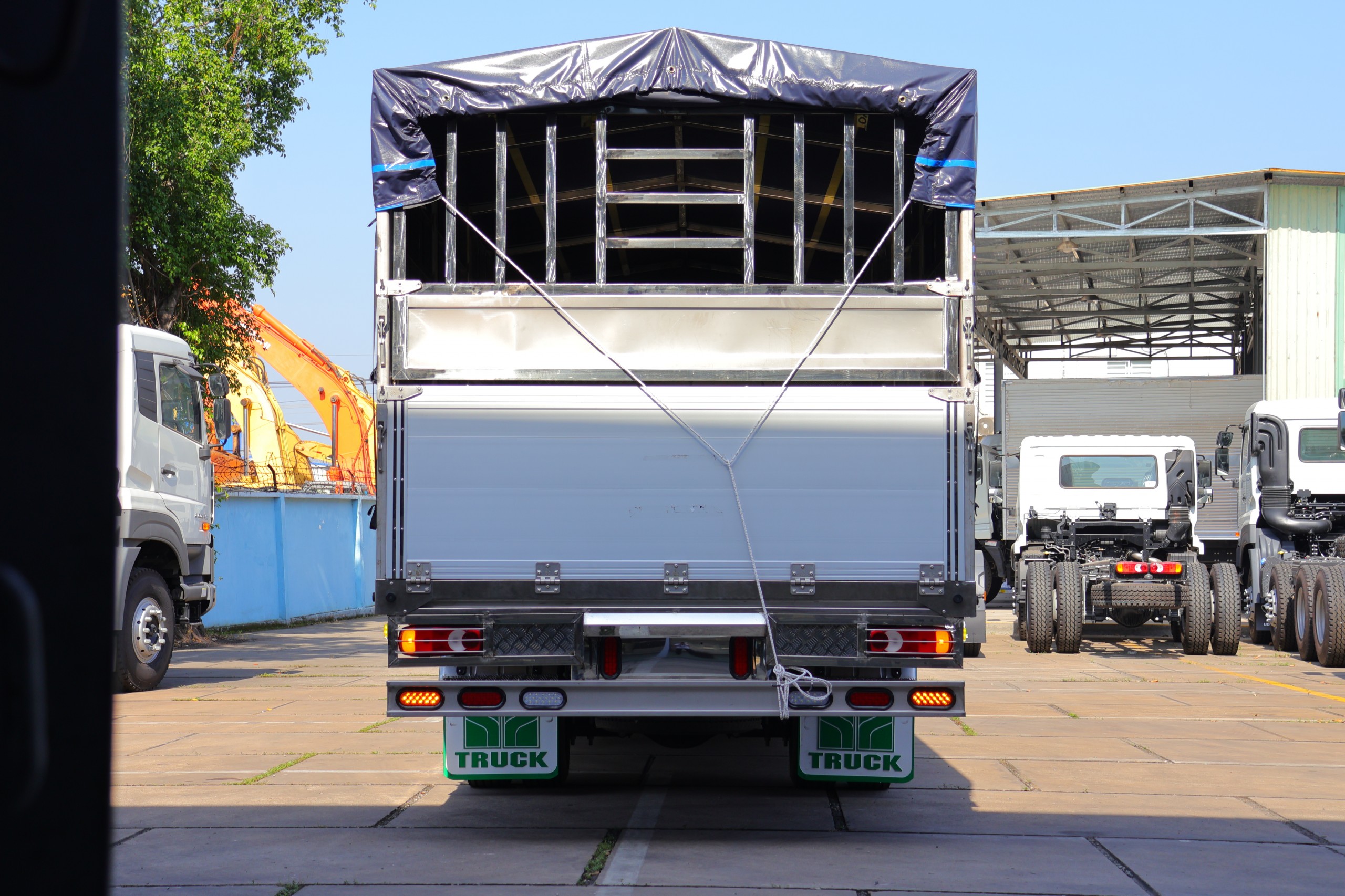TMB 4x2 MKE 210 - http://marketing.namhangroup.com/file/udtrucks/MKE-210/TMB-6m8/photo/img_3637.jpg