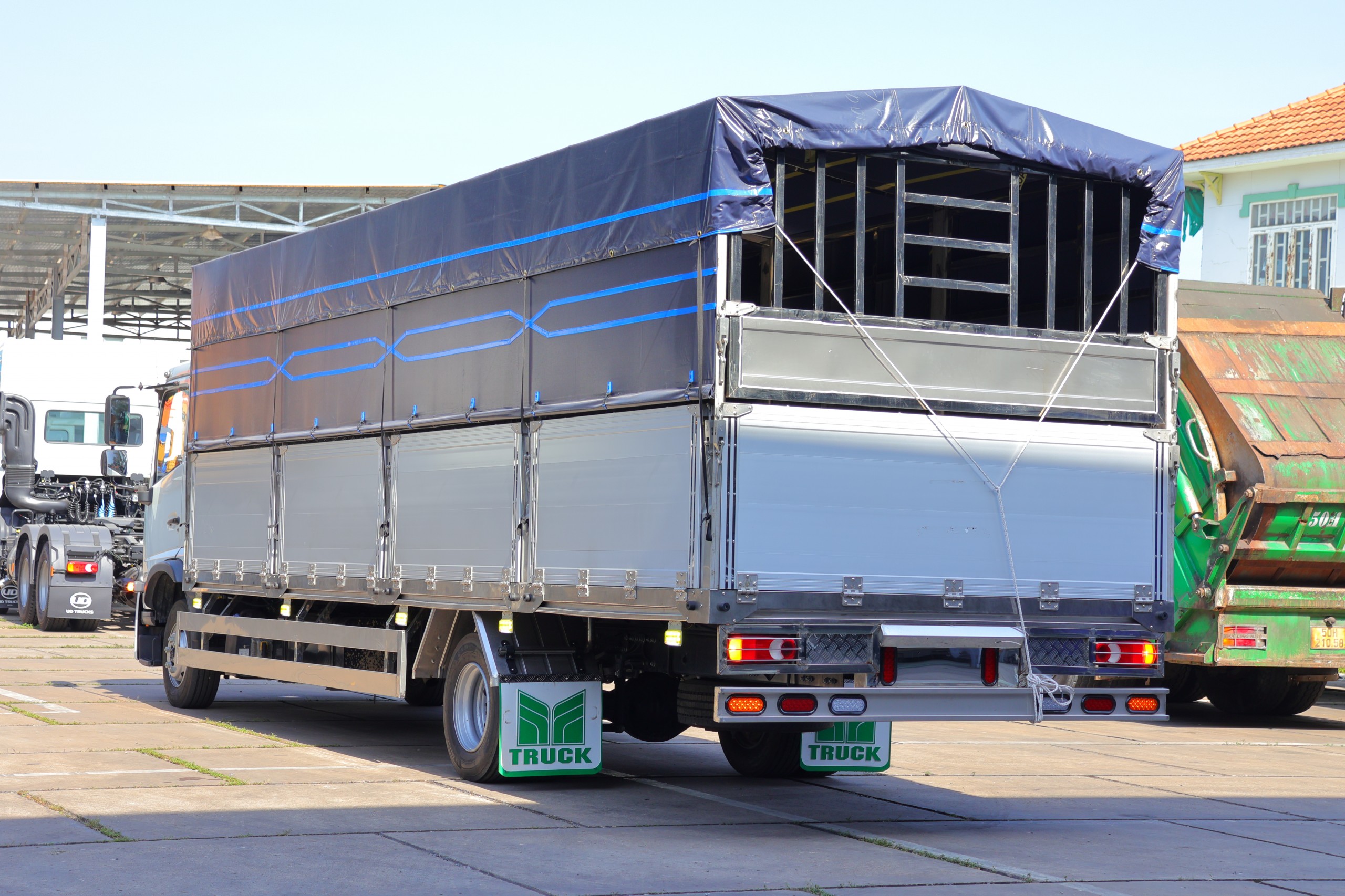 TMB 4x2 MKE 210 - http://marketing.namhangroup.com/file/udtrucks/MKE-210/TMB-6m8/photo/img_3639.jpg