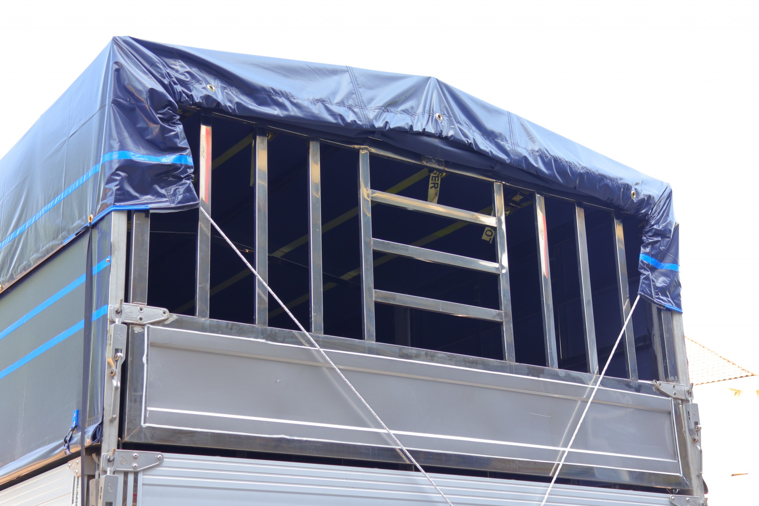 TMB 4x2 MKE 210 - http://marketing.namhangroup.com/file/udtrucks/MKE-210/TMB-6m8/photo/img_3651.jpg