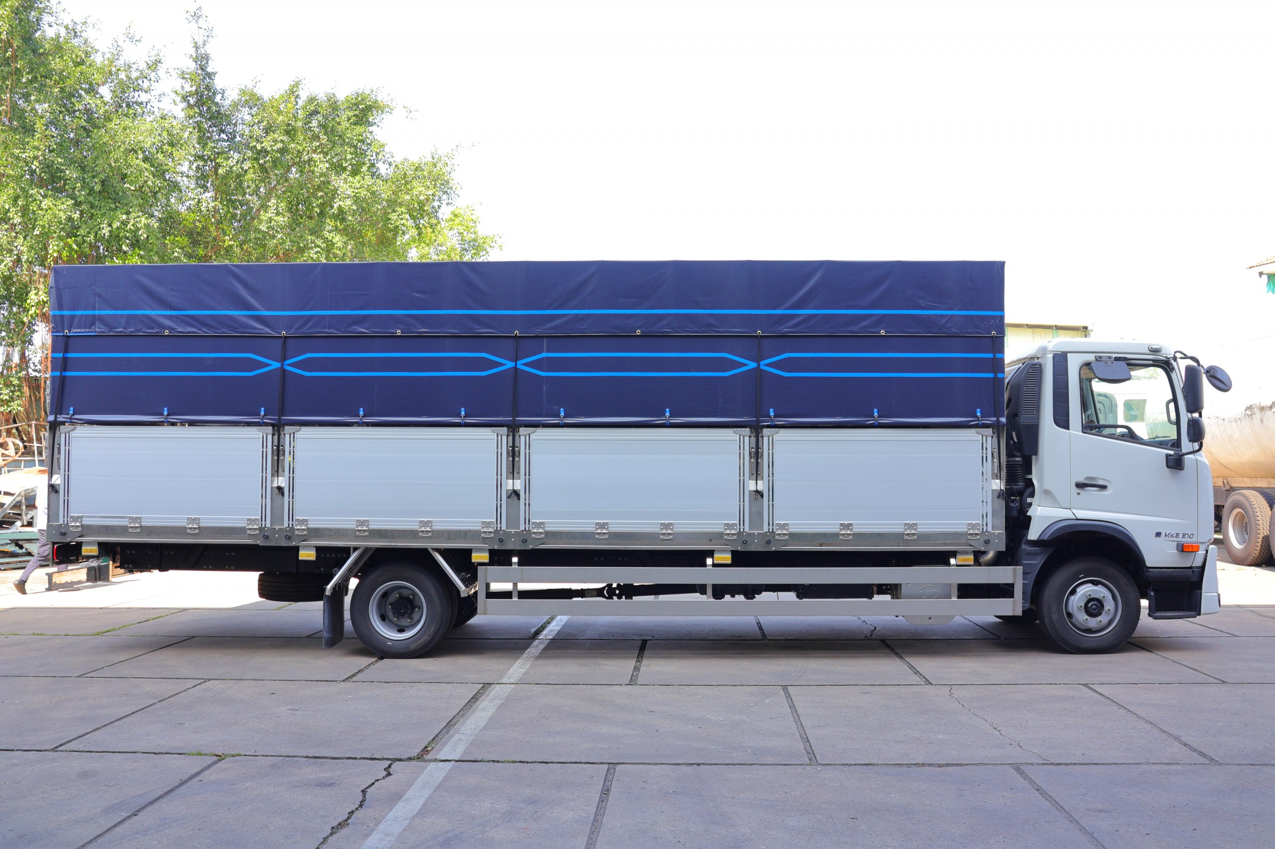 TMB 4x2 MKE 210 - http://marketing.namhangroup.com/file/udtrucks/MKE-210/TMB-6m8/photo/img_3662.jpg