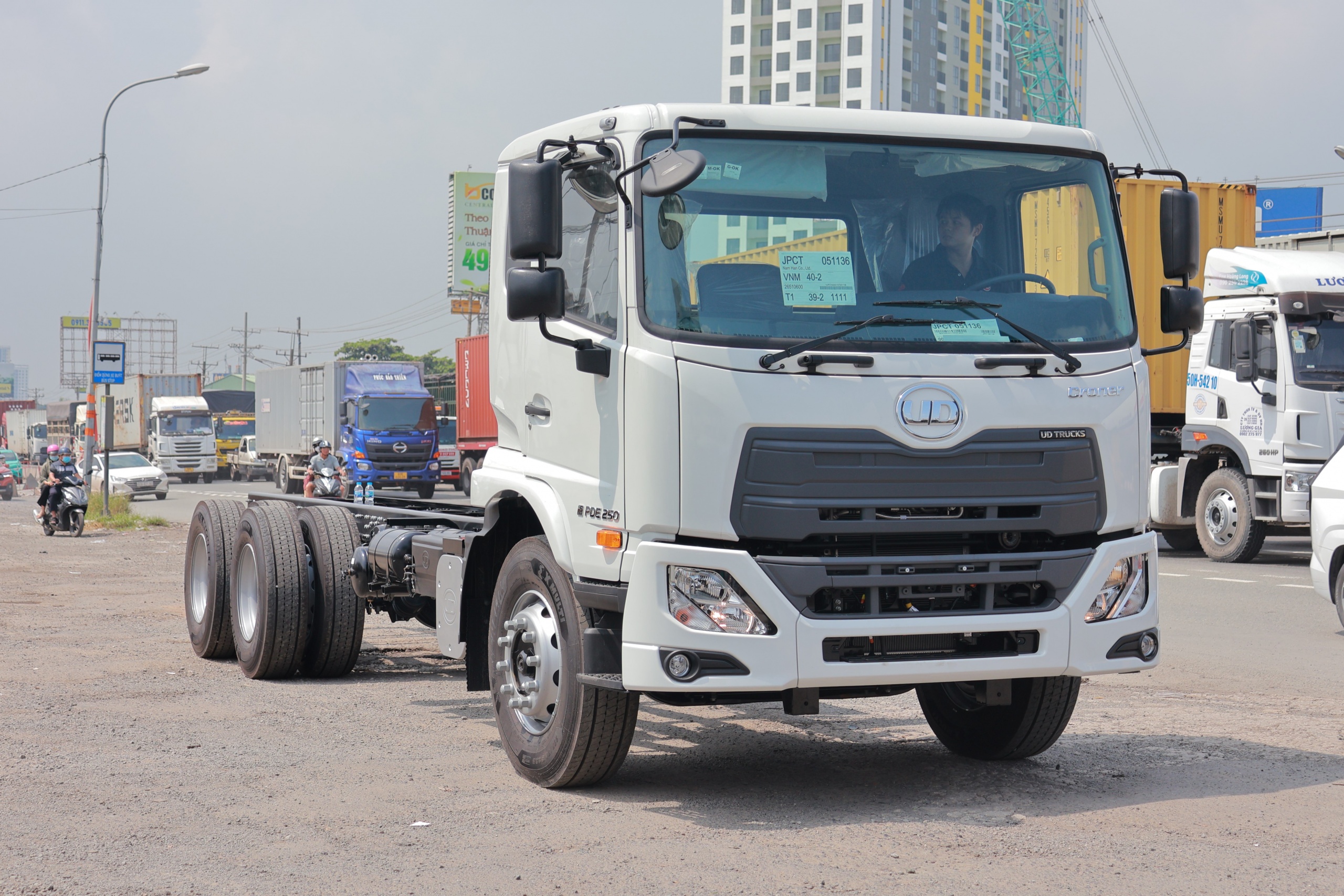 6x2 PDE 250 Chassis - http://marketing.namhangroup.com/file/udtrucks/PDE-250/chassis/photo/img_6536_2.jpg