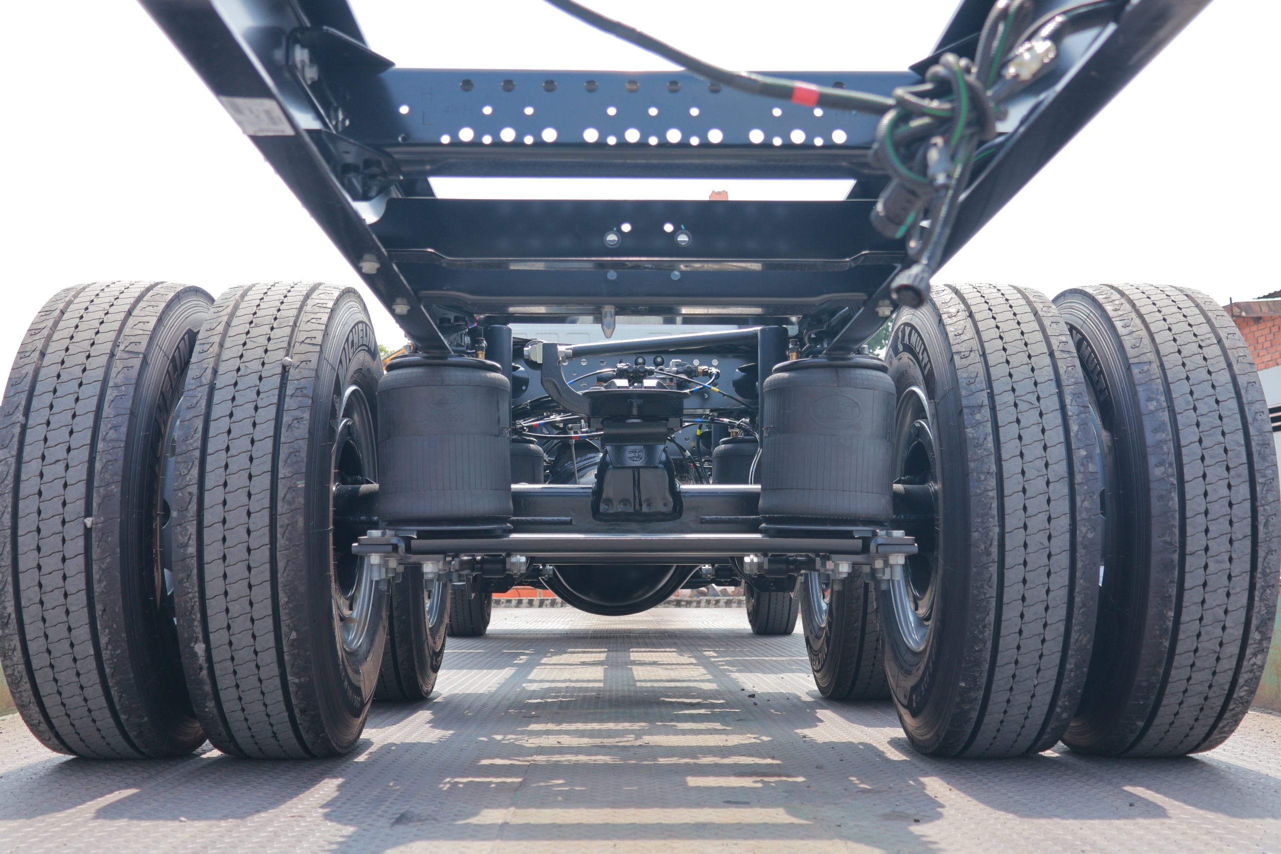 6x2 PDE 250 Chassis - http://marketing.namhangroup.com/file/udtrucks/PDE-250/chassis/photo/img_6540.jpg