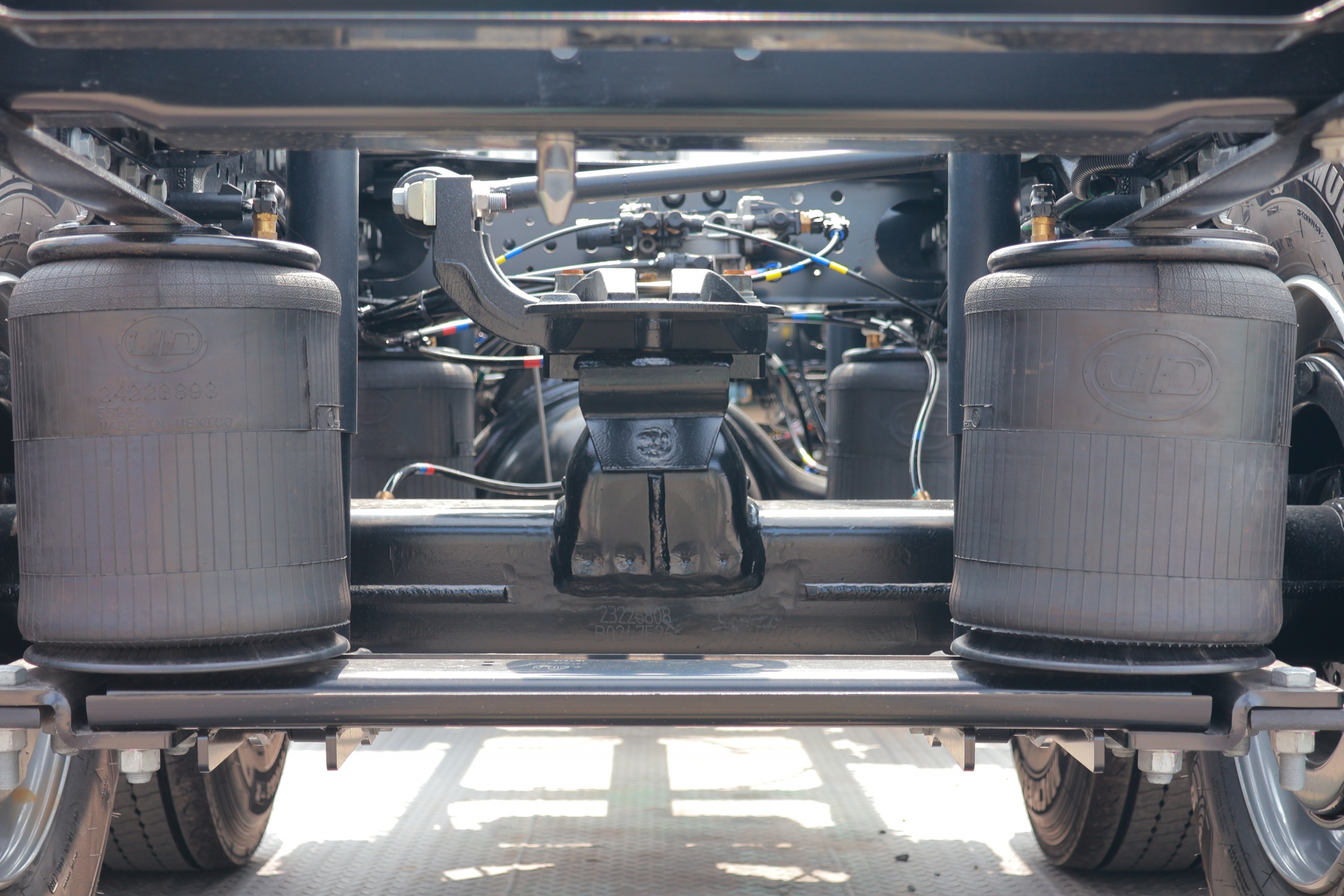 6x2 PDE 250 Chassis - http://marketing.namhangroup.com/file/udtrucks/PDE-250/chassis/photo/img_6542.jpg