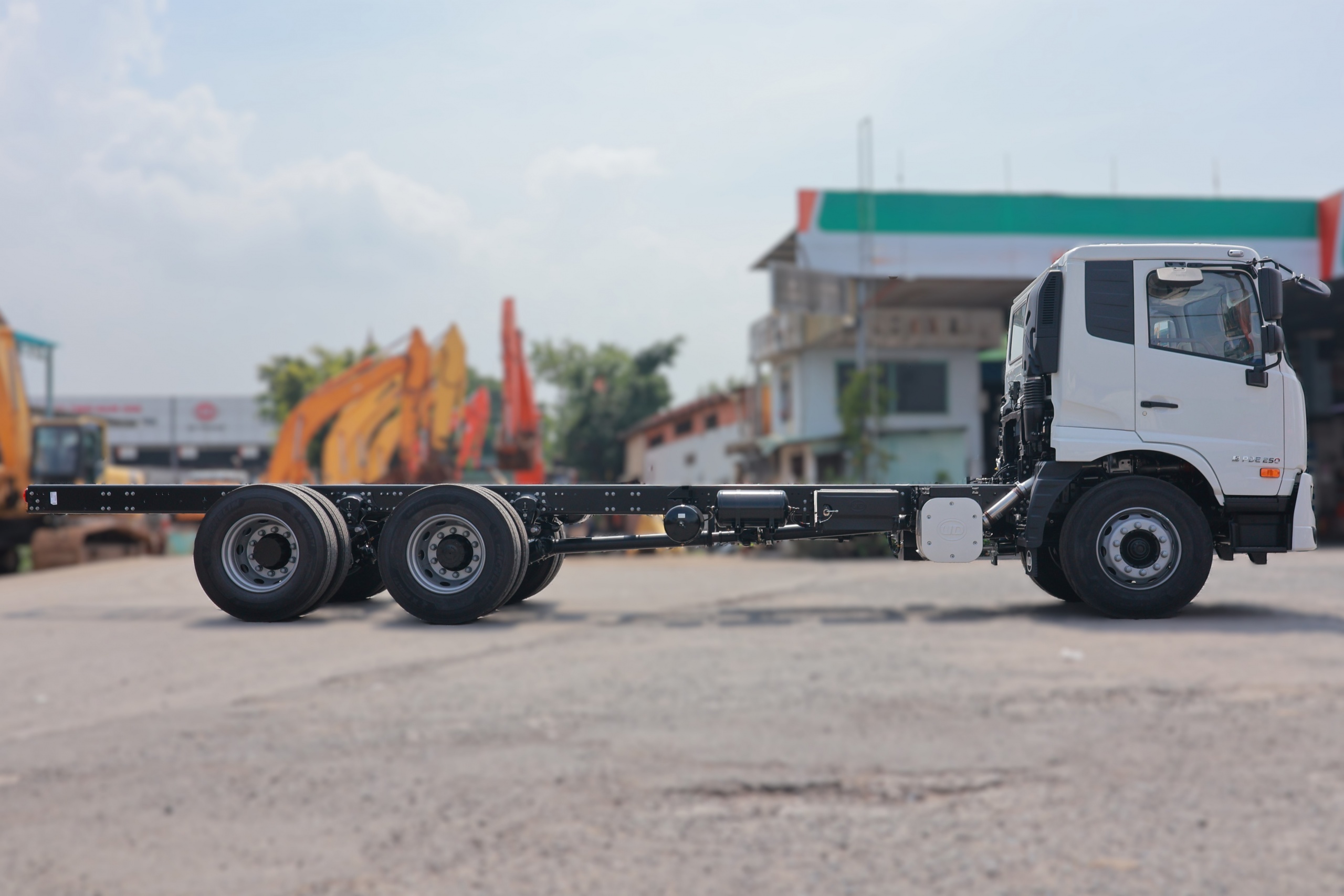 6x2 PDE 250 Chassis - http://marketing.namhangroup.com/file/udtrucks/PDE-250/chassis/photo/img_6563_2.jpg