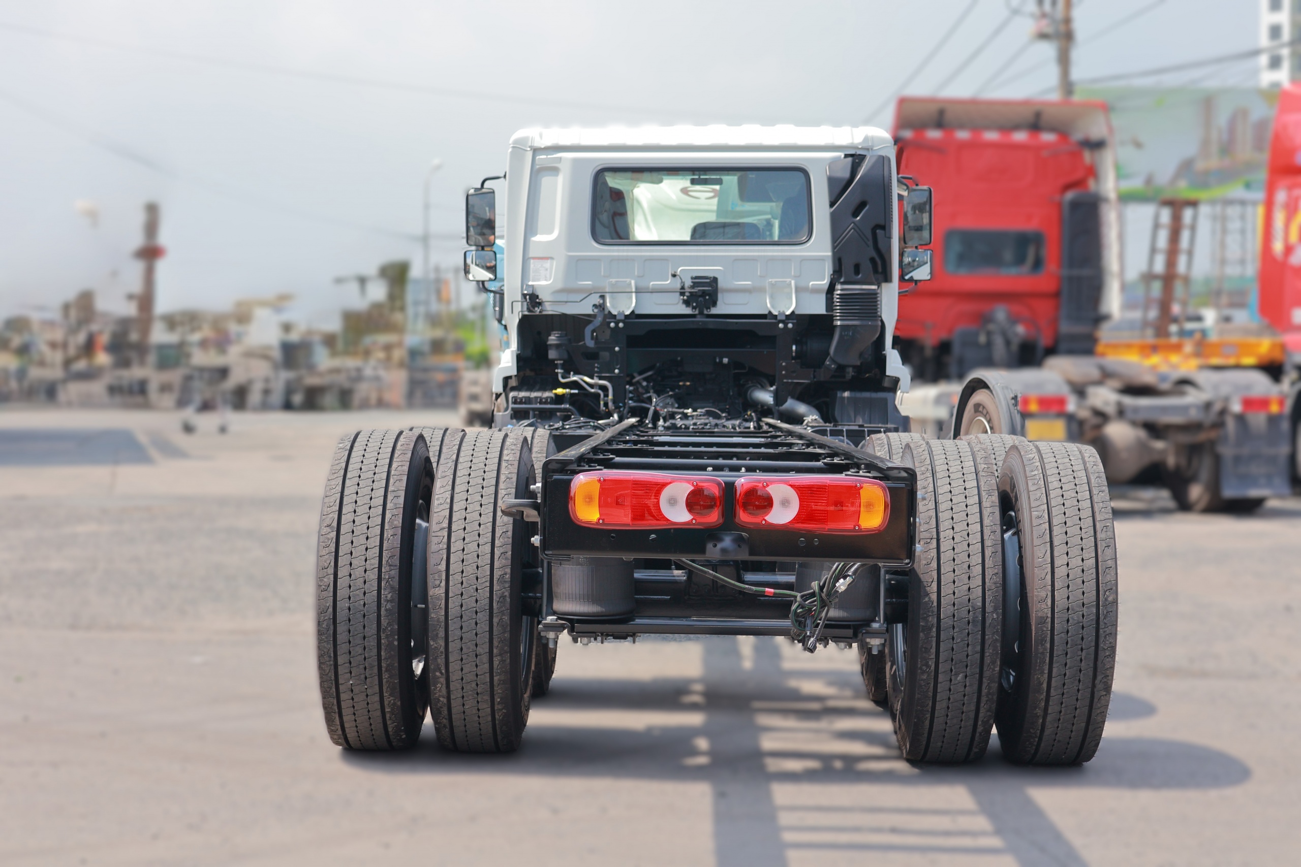 6x2 PDE 250 Chassis - http://marketing.namhangroup.com/file/udtrucks/PDE-250/chassis/photo/img_6568_copy.jpg