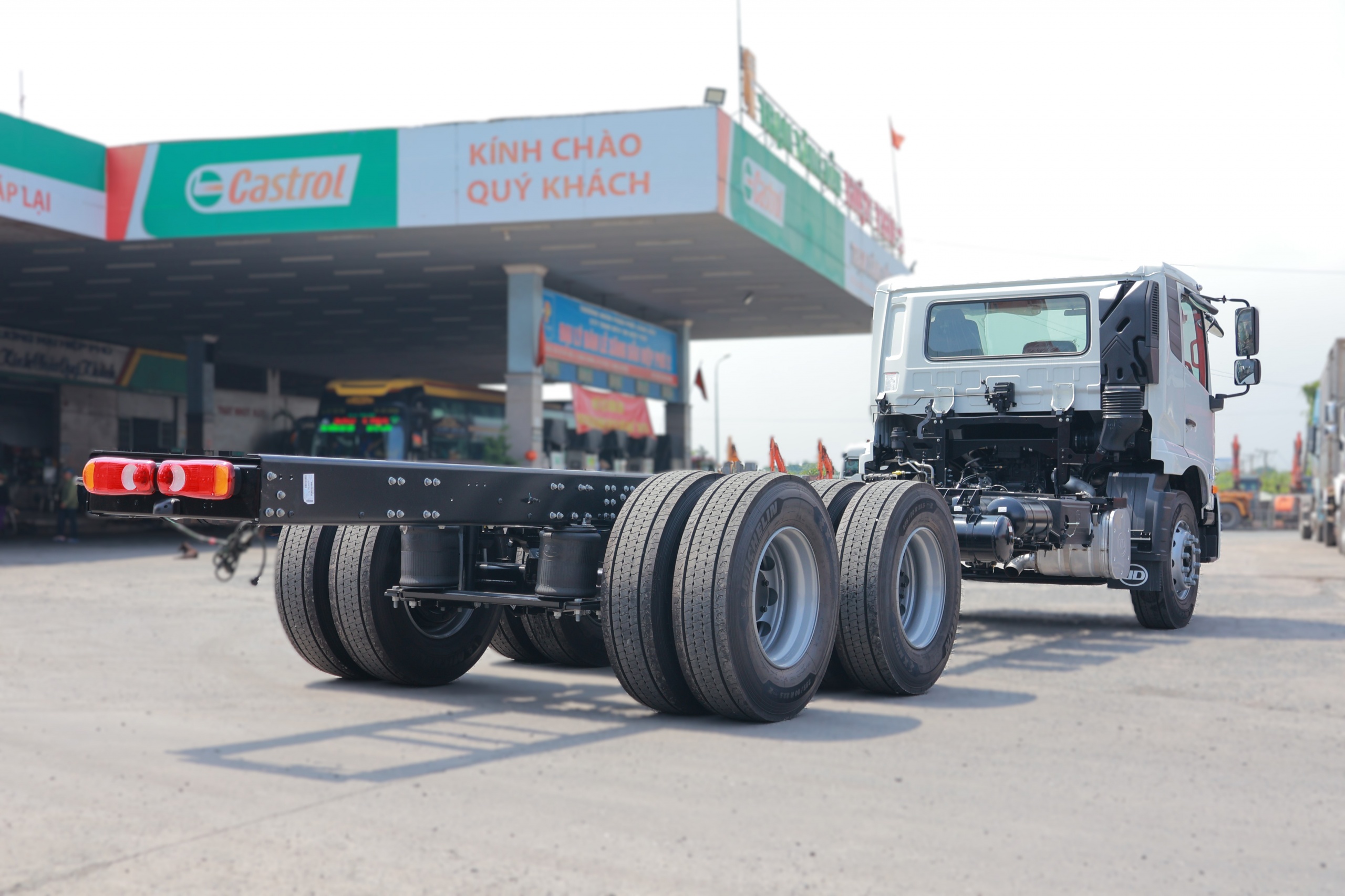 6x2 PDE 250 Chassis - http://marketing.namhangroup.com/file/udtrucks/PDE-250/chassis/photo/img_6572_copy.jpg