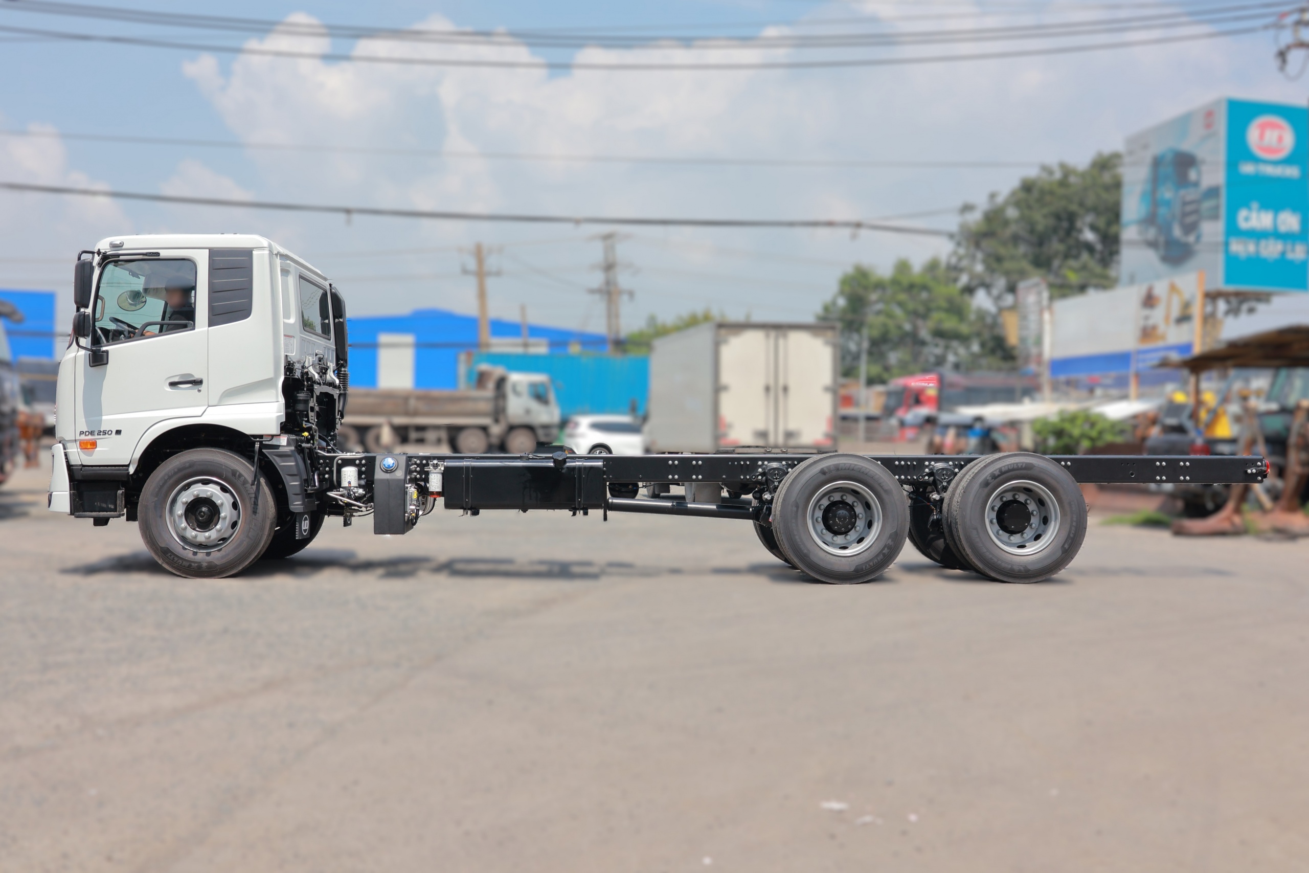 6x2 PDE 250 Chassis - http://marketing.namhangroup.com/file/udtrucks/PDE-250/chassis/photo/img_6576_2.jpg