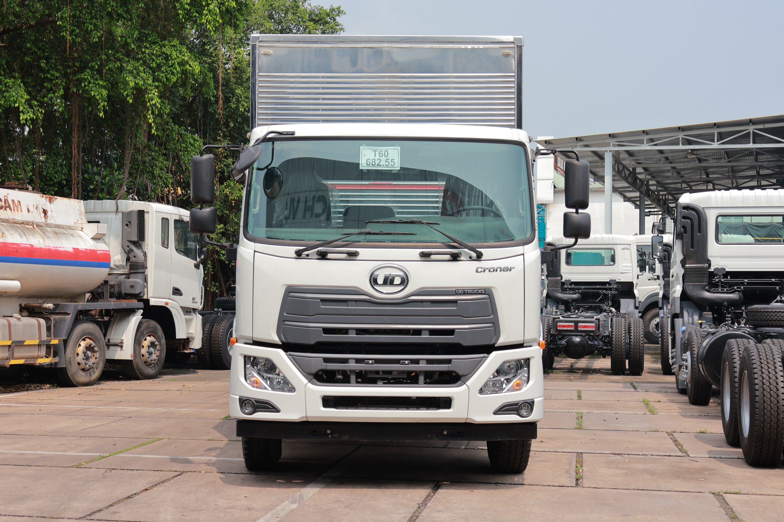 4x2 PKE 250 Thùng Kín HN - http://marketing.namhangroup.com/file/udtrucks/PKE-250/TK-HN/photo/img_6424.jpg