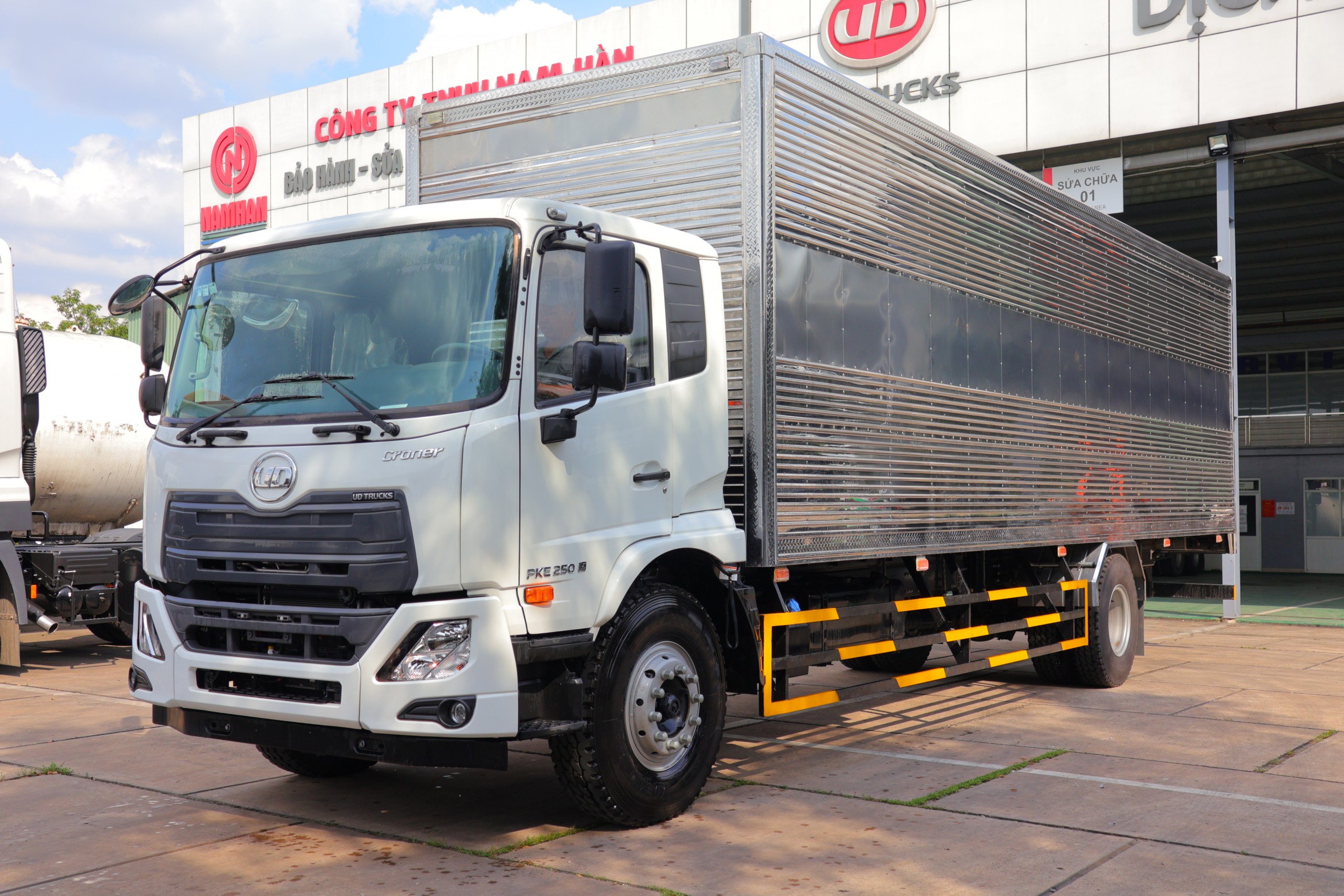 Thùng Kín 4x2 PKE 250 - http://marketing.namhangroup.com/file/udtrucks/PKE-250/TK-TN/photo/img_3574.jpg