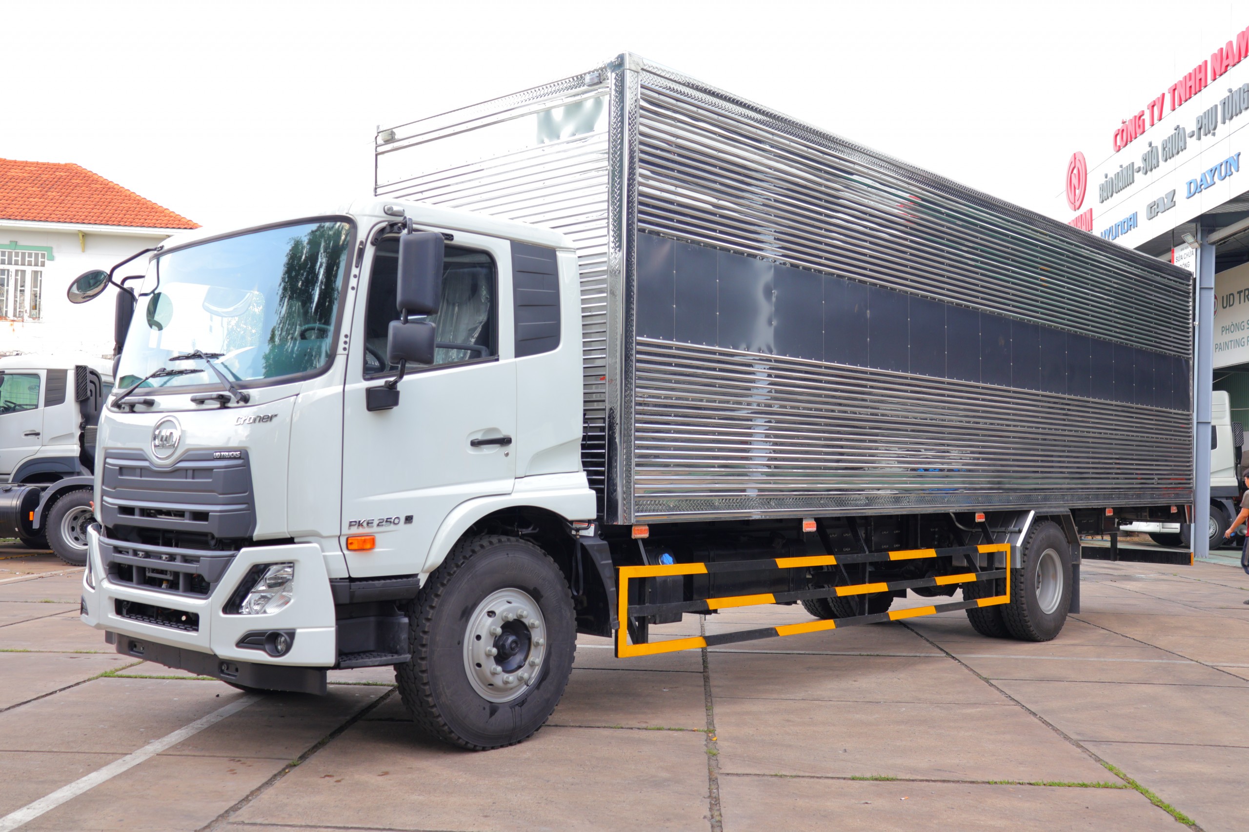 Thùng Kín 4x2 PKE 250 - http://marketing.namhangroup.com/file/udtrucks/PKE-250/TK-TN/photo/img_3582.jpg