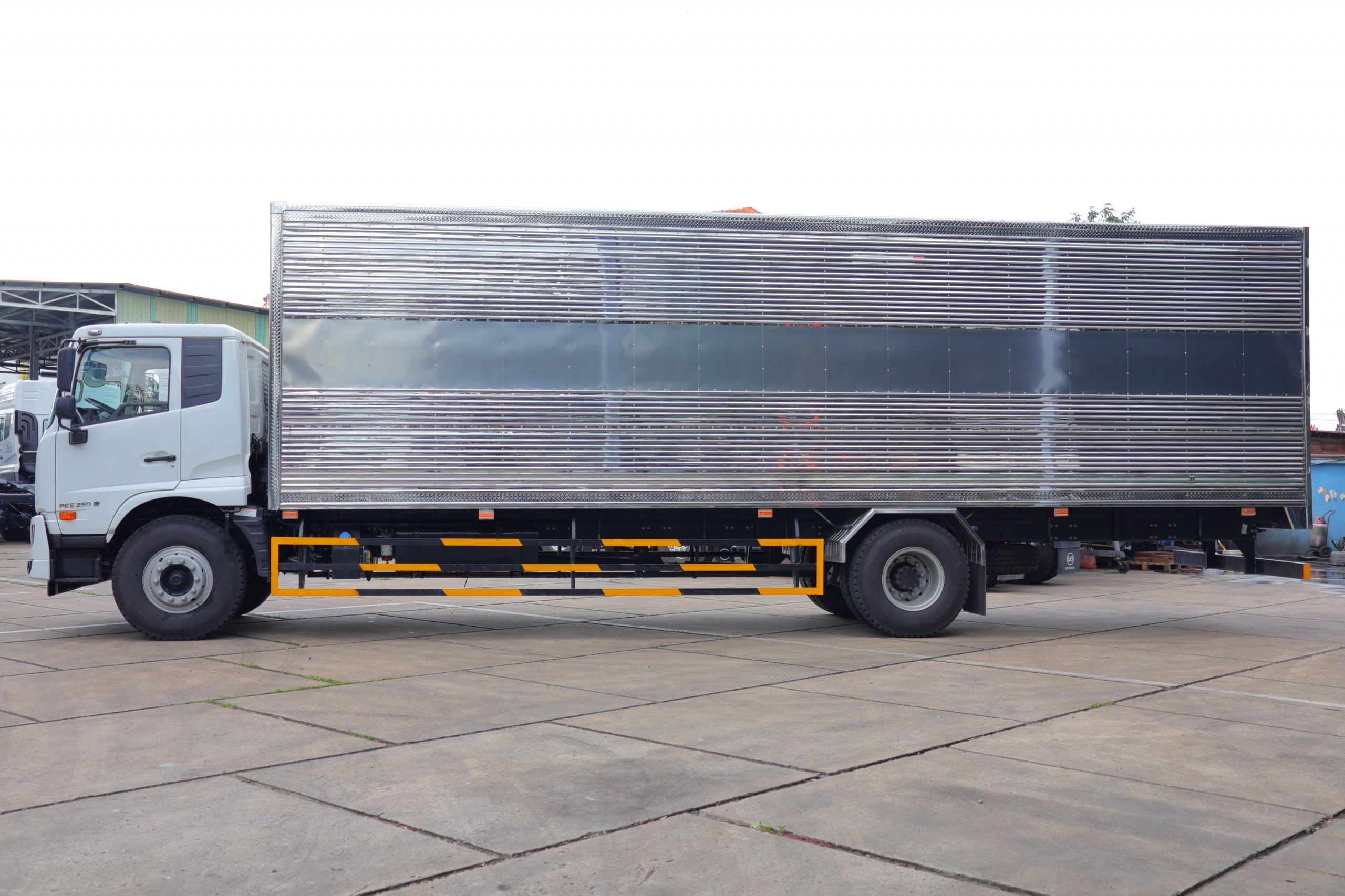 Thùng Kín 4x2 PKE 250 - http://marketing.namhangroup.com/file/udtrucks/PKE-250/TK-TN/photo/img_3583.jpg