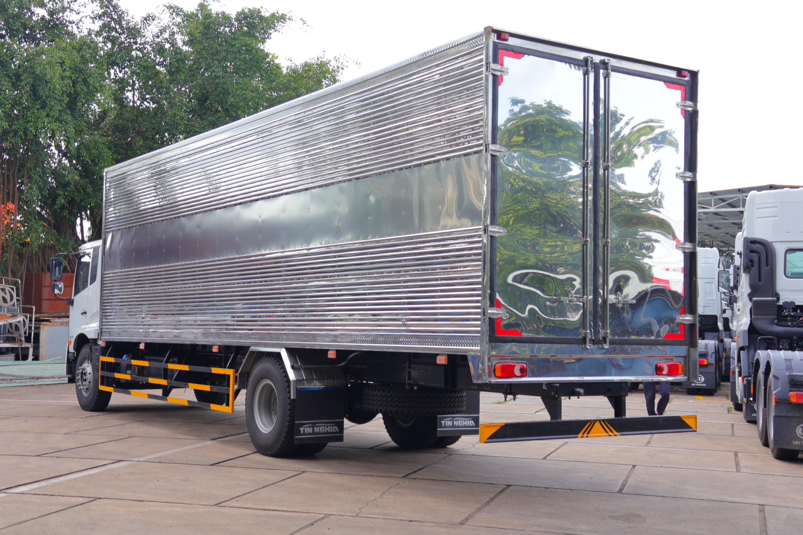 Thùng Kín 4x2 PKE 250 - http://marketing.namhangroup.com/file/udtrucks/PKE-250/TK-TN/photo/img_3585.jpg