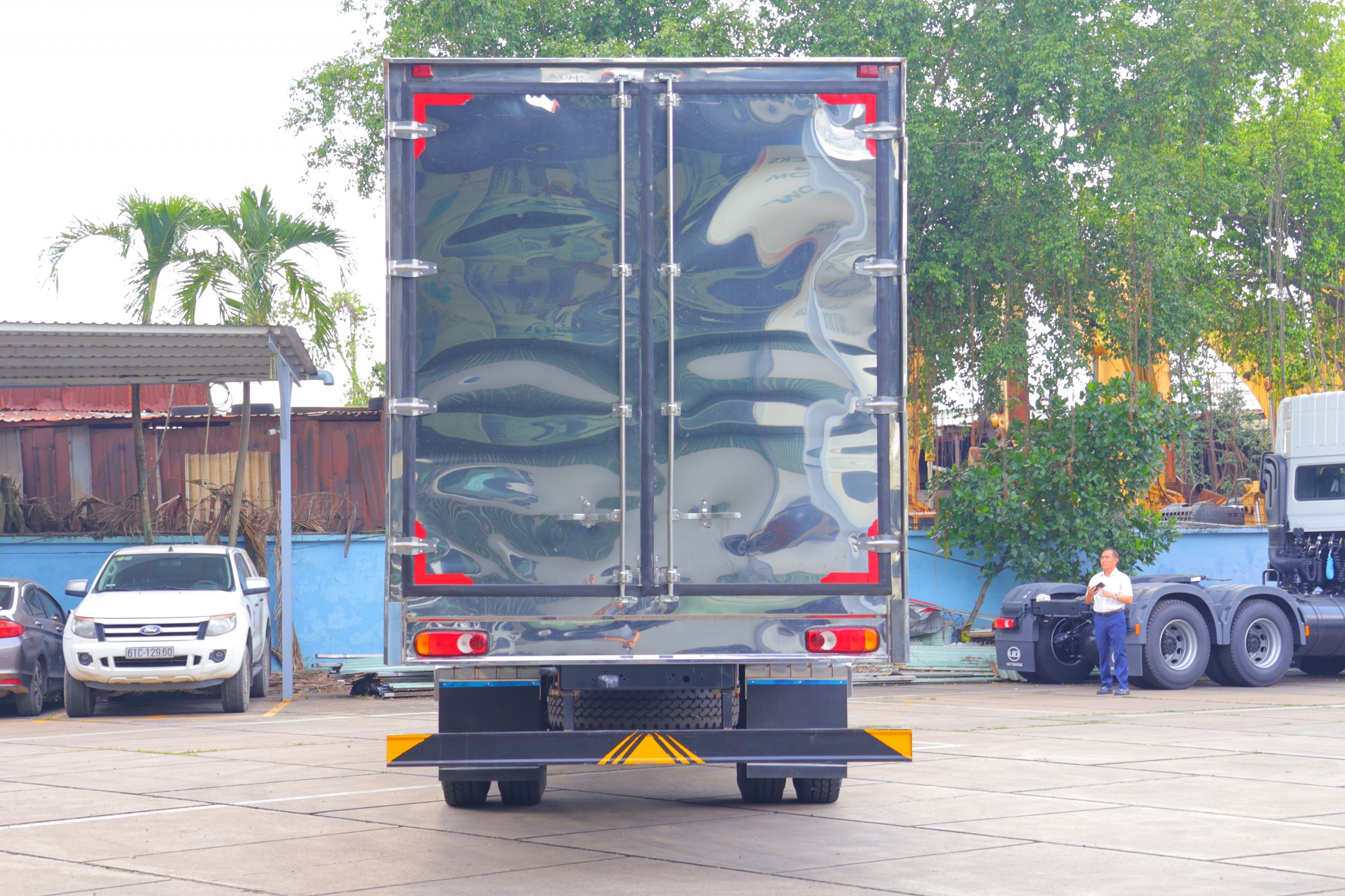 Thùng Kín 4x2 PKE 250 - http://marketing.namhangroup.com/file/udtrucks/PKE-250/TK-TN/photo/img_3586.jpg