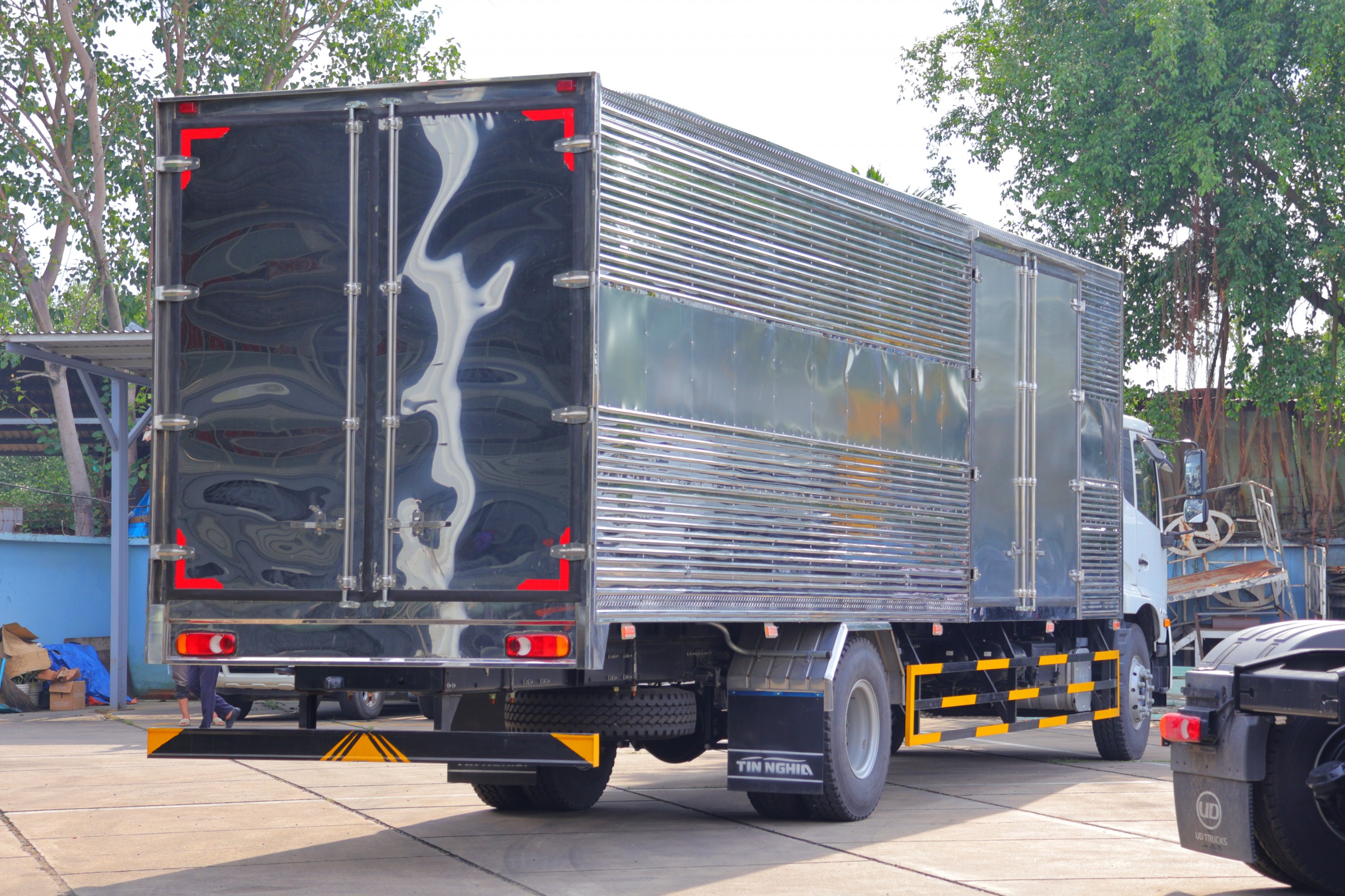 Thùng Kín 4x2 PKE 250 - http://marketing.namhangroup.com/file/udtrucks/PKE-250/TK-TN/photo/img_3587.jpg