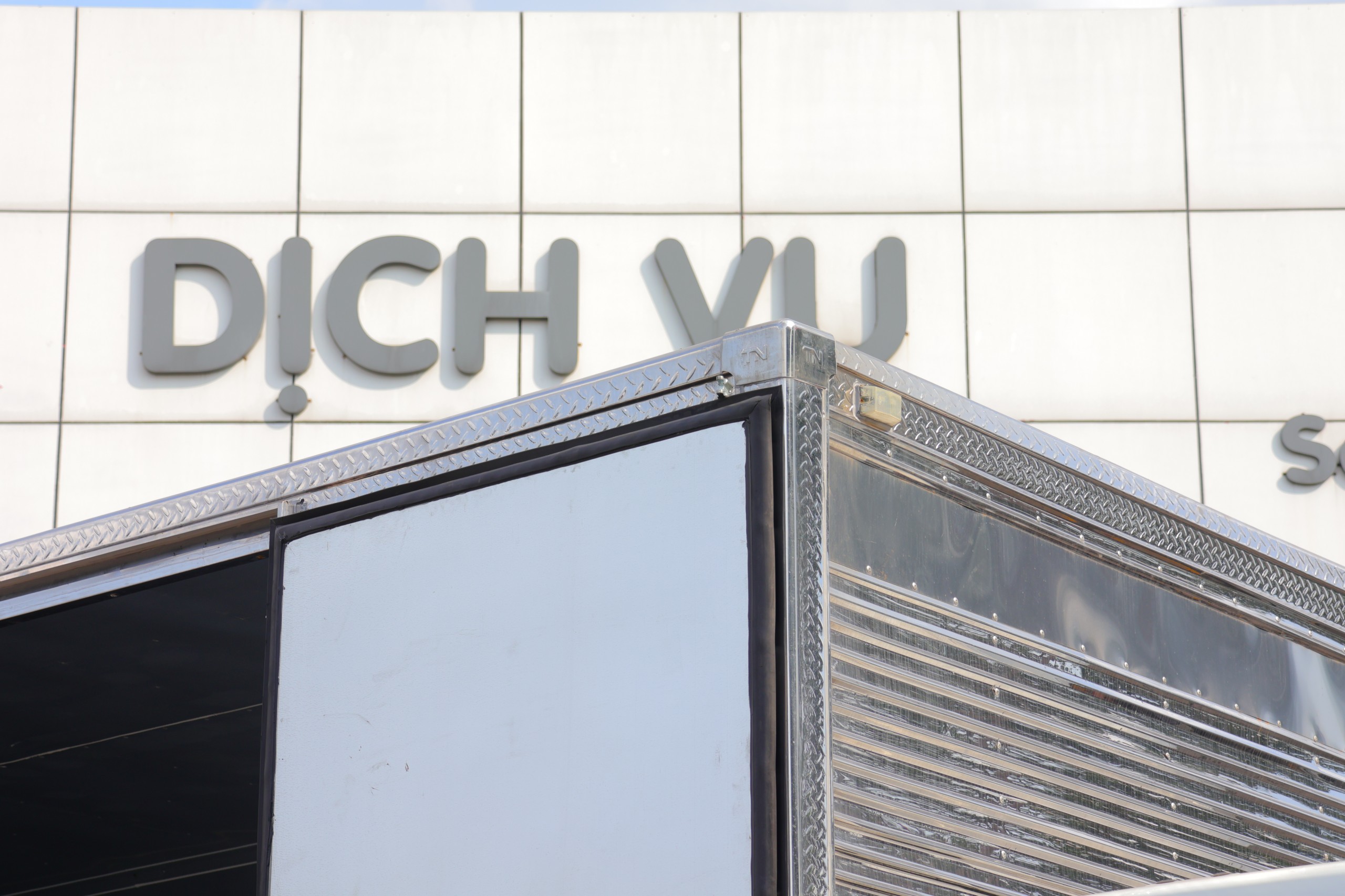 Thùng Kín 4x2 PKE 250 - http://marketing.namhangroup.com/file/udtrucks/PKE-250/TK-TN/photo/img_3589.jpg