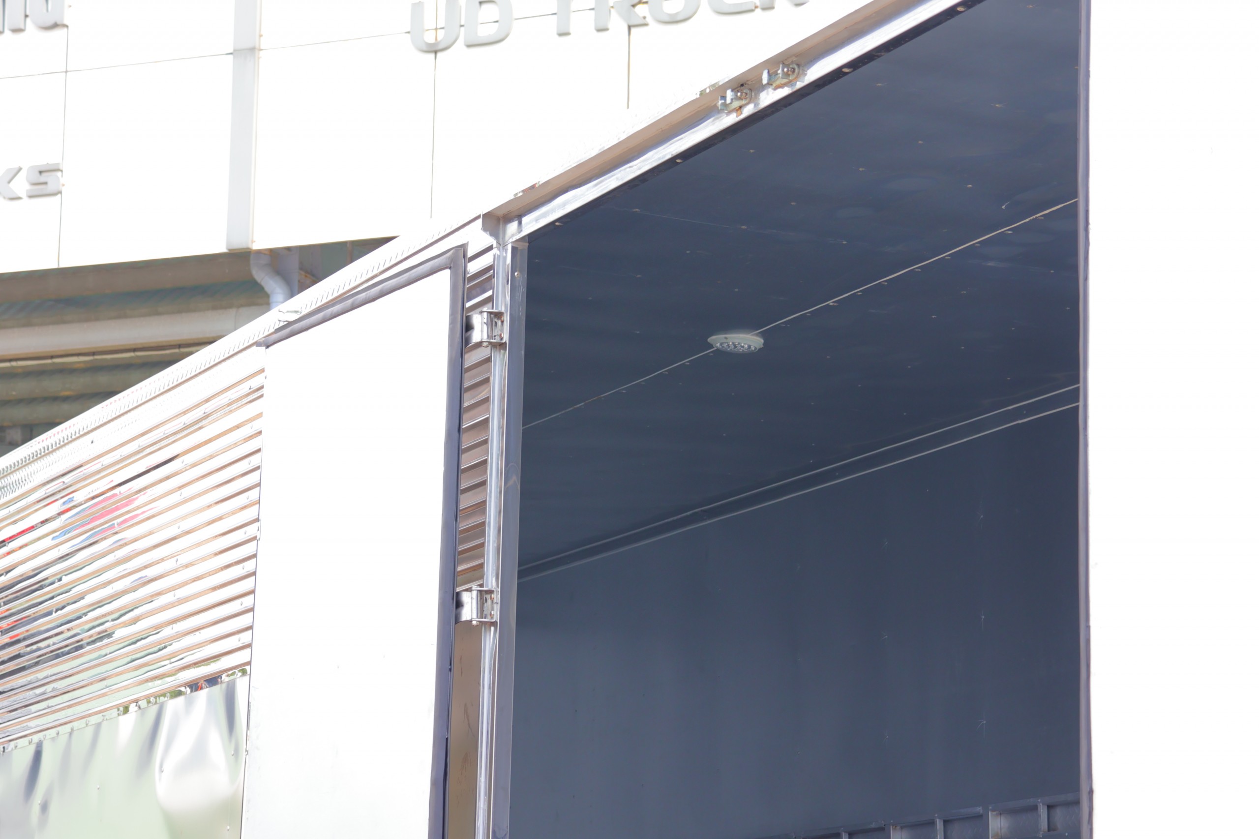 Thùng Kín 4x2 PKE 250 - http://marketing.namhangroup.com/file/udtrucks/PKE-250/TK-TN/photo/img_3590.jpg