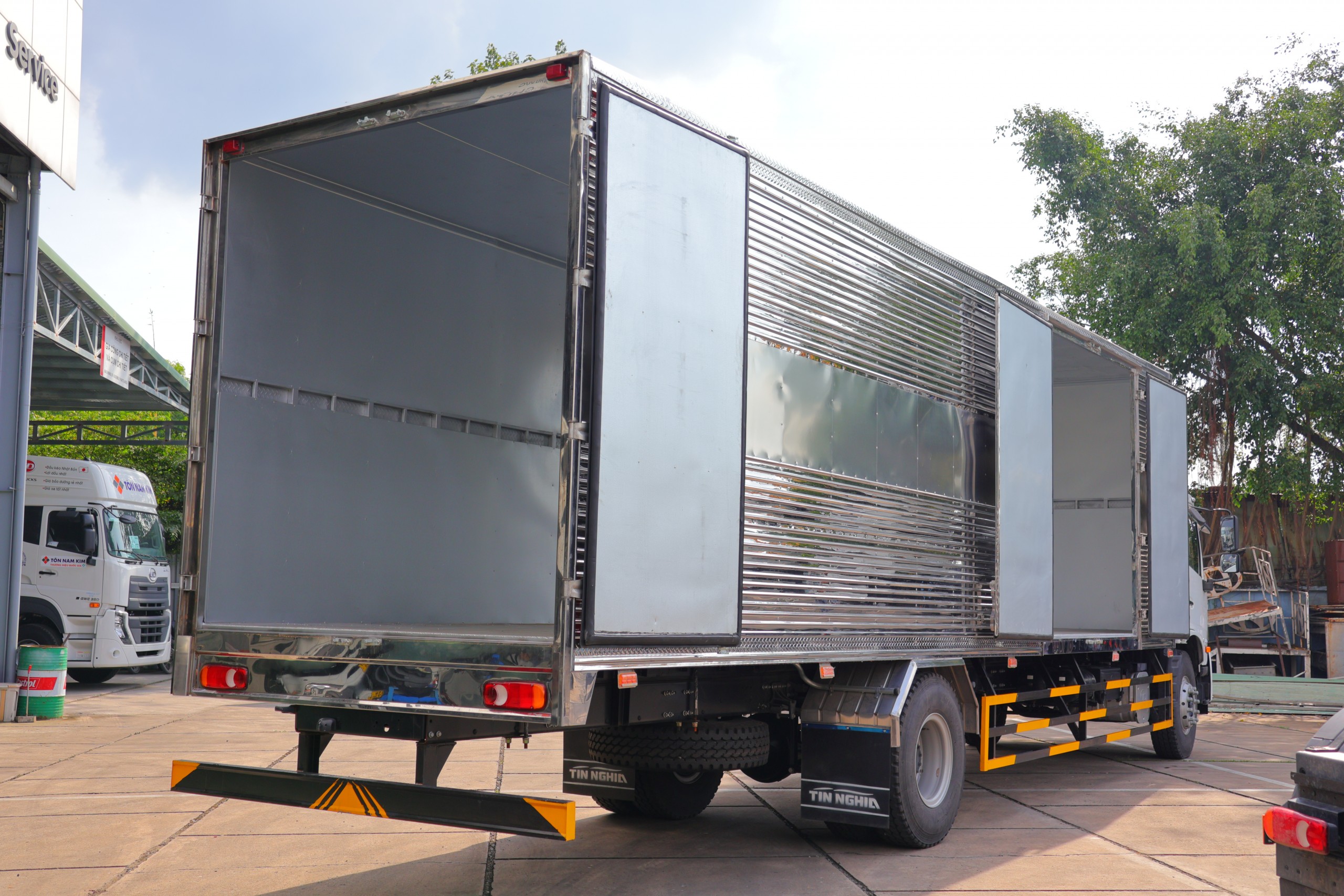 Thùng Kín 4x2 PKE 250 - http://marketing.namhangroup.com/file/udtrucks/PKE-250/TK-TN/photo/img_3593.jpg